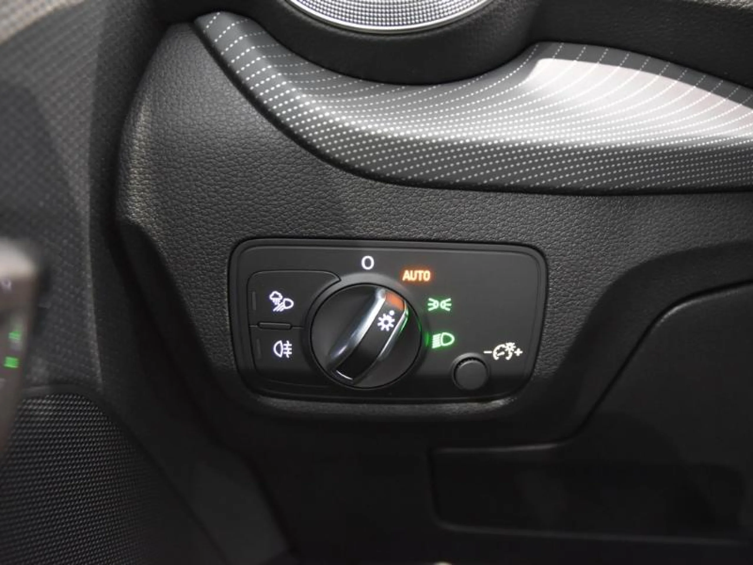 AUDI Q2 ADRENALIN BLACK E 35 TFSI 110KW S TRONIC - Foto 18