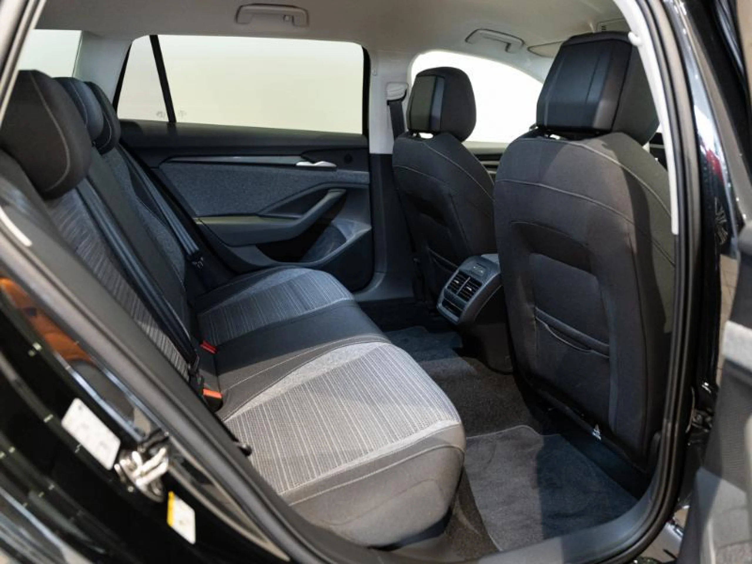 SKODA Superb COMBI 1.5 TSI M HEV 110KW DSG SELECTION - Foto 6