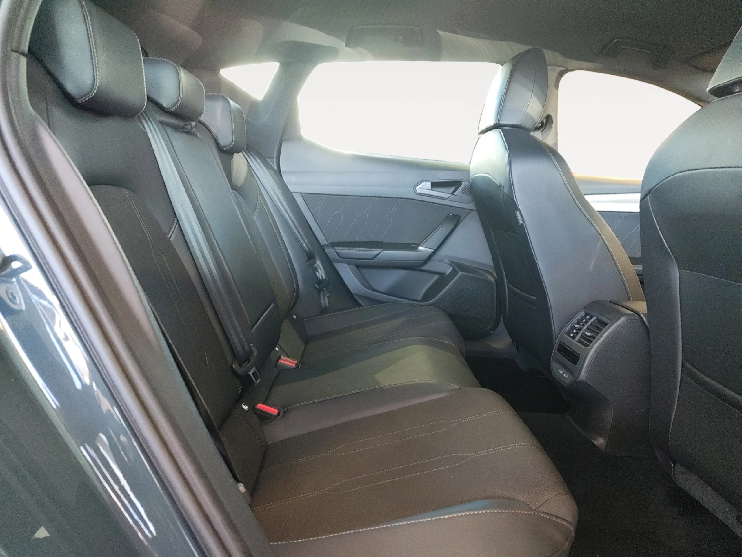 CUPRA LEON 1.5 ETSI 110KW (150CV) DSG - Foto 6
