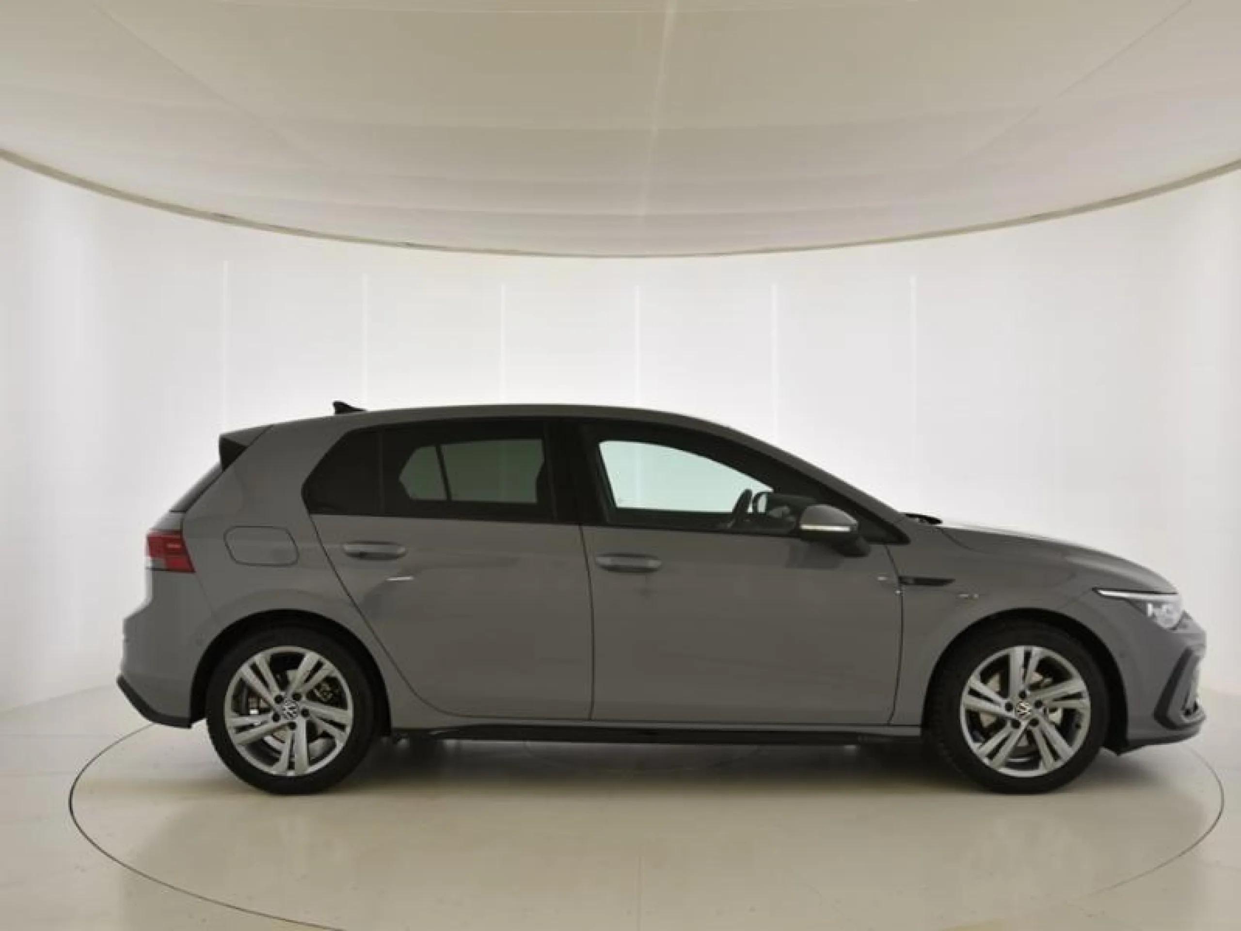 VOLKSWAGEN GOLF R LINE 1.5 TSI 96KW (130CV) - Foto 3