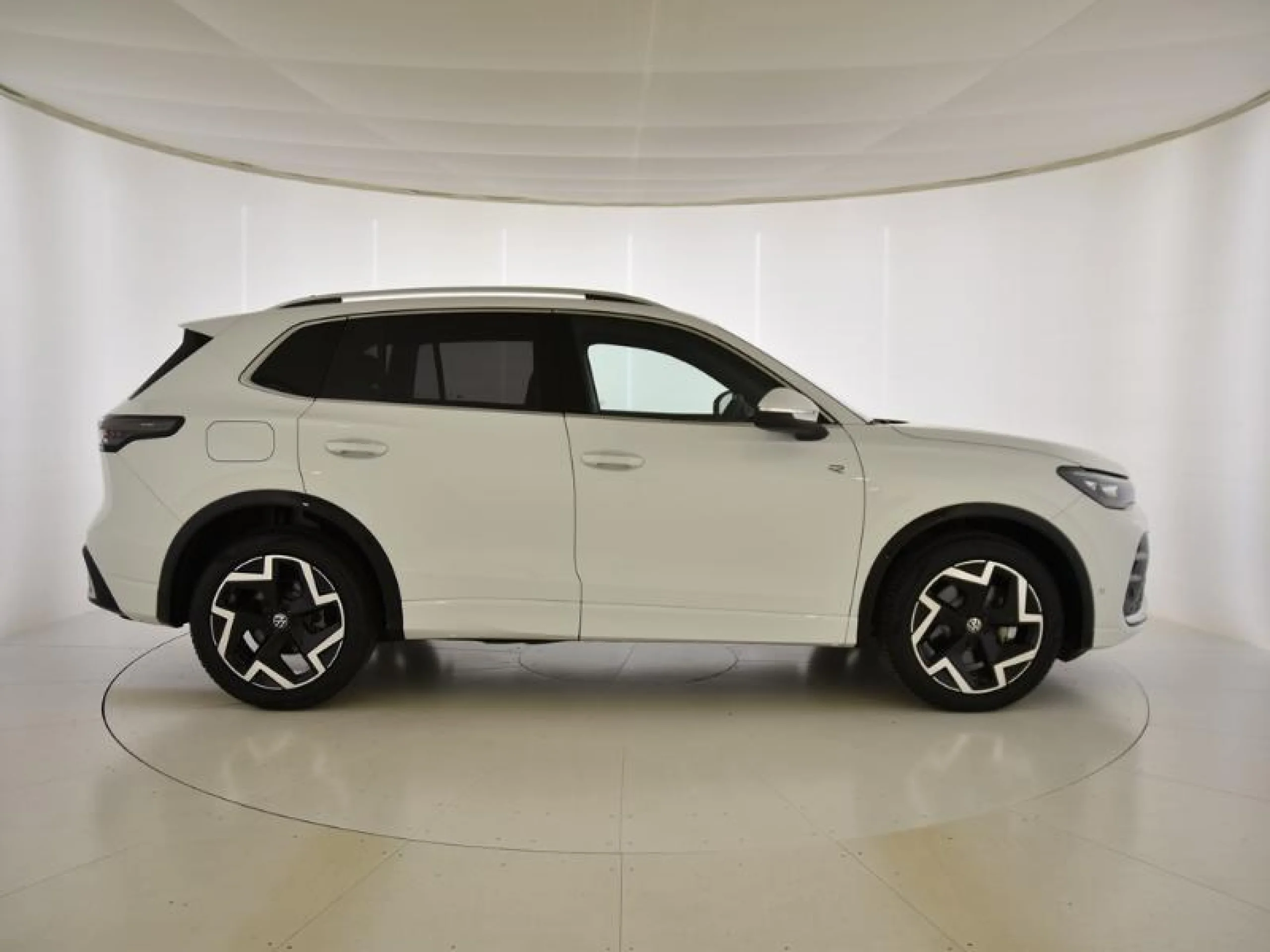 VOLKSWAGEN TIGUAN TIGUAN R LINE 2.0 TDI 110 KW (150 CV)  AUTOMÁTICO DSG 7 VEL. - Foto 3