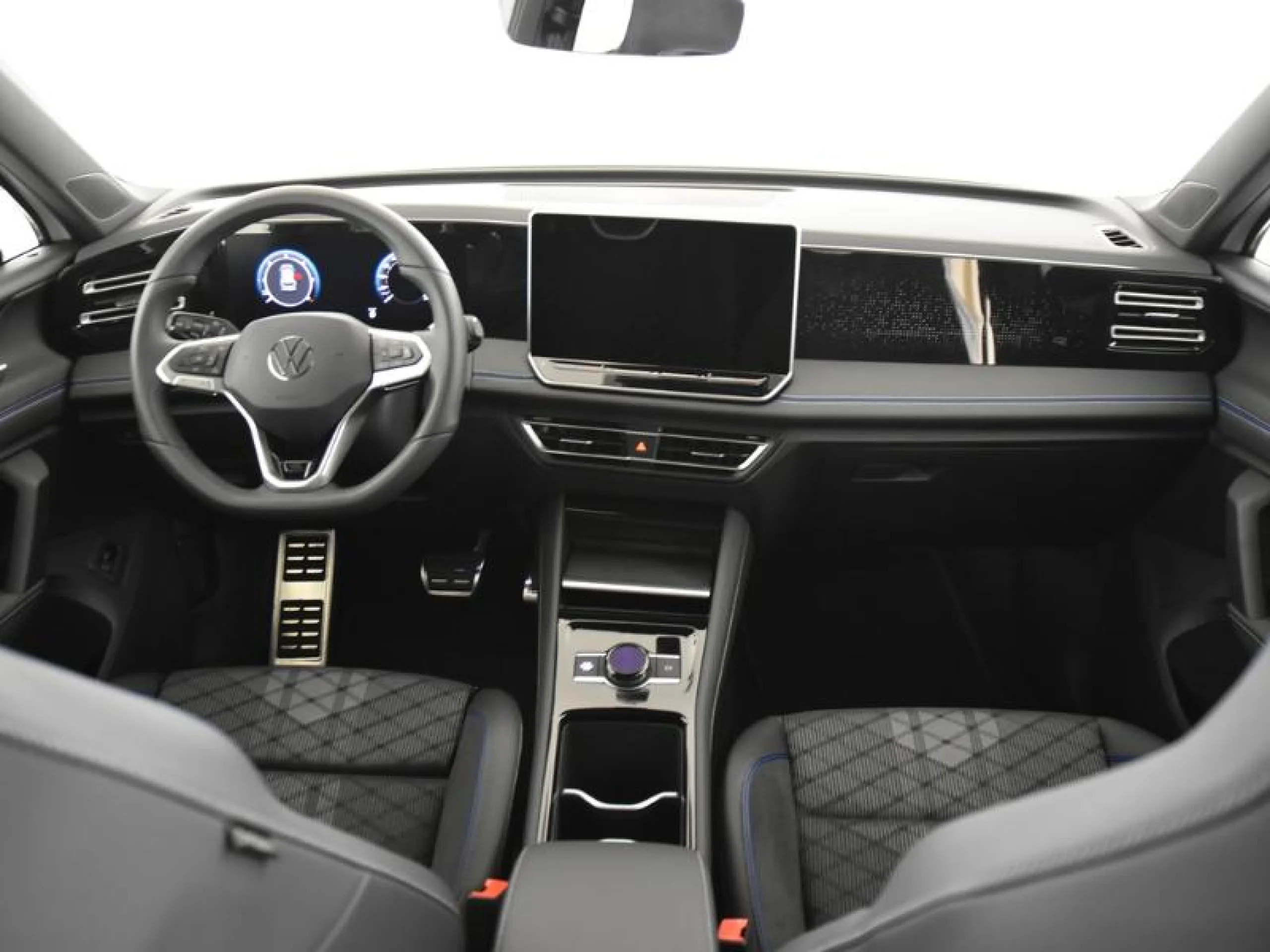 VOLKSWAGEN TIGUAN TIGUAN R LINE 2.0 TDI 110 KW (150 CV)  AUTOMÁTICO DSG 7 VEL. - Foto 4