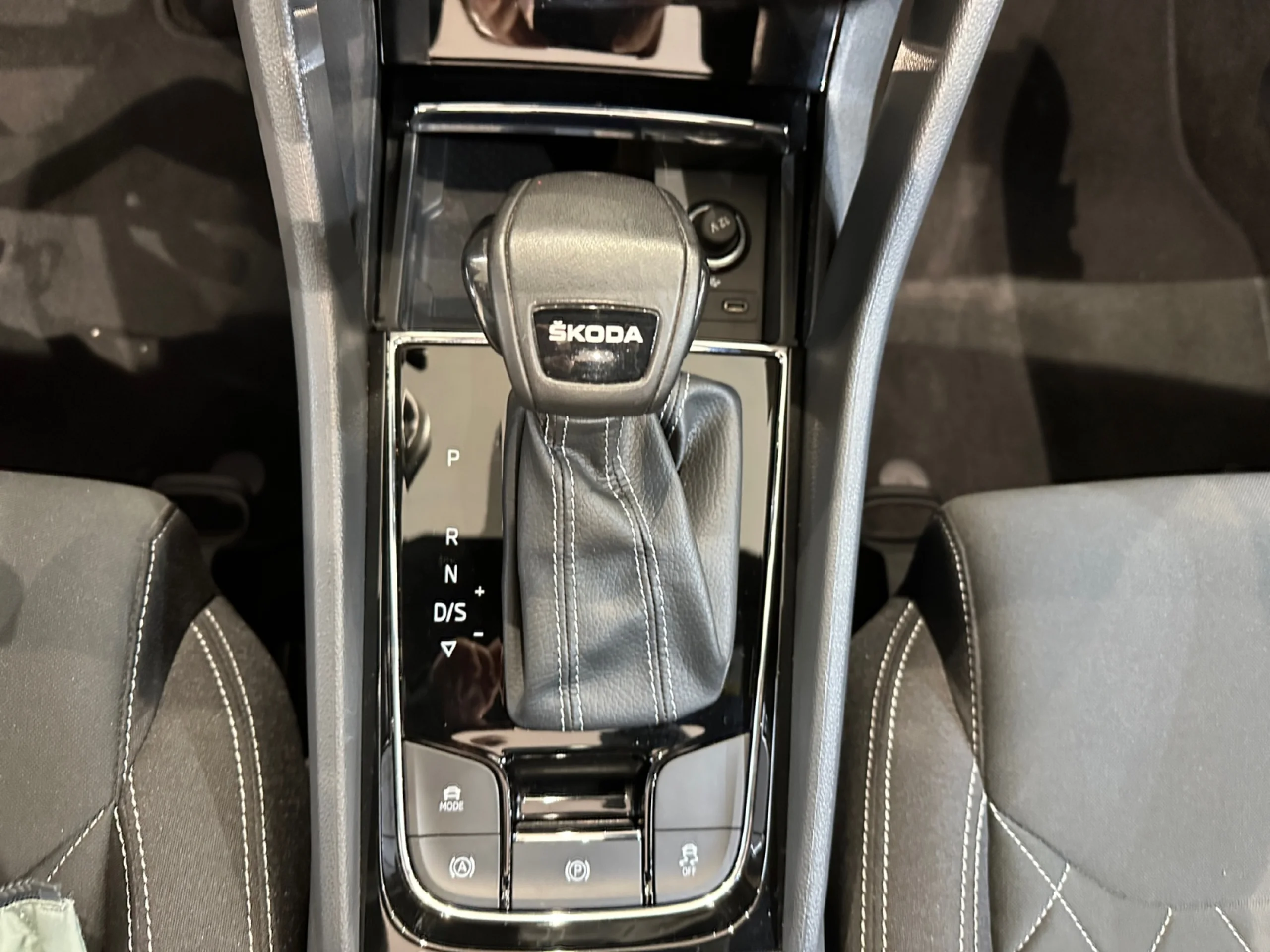 SKODA KAROQ 1.5 TSI 110KW (150CV) DSG ACT SPORTLINE - Foto 17