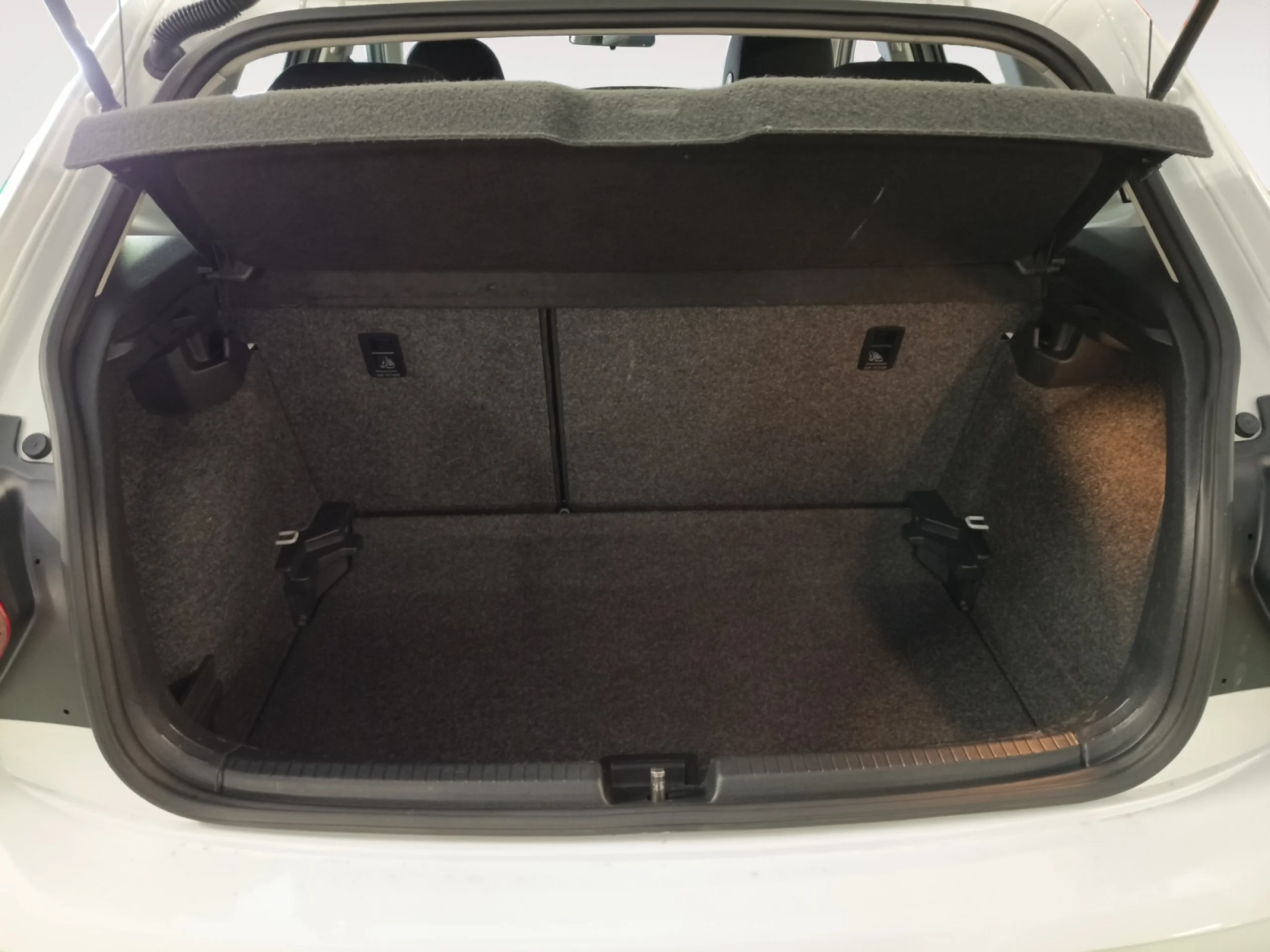 VOLKSWAGEN POLO ADVANCE 1.6 TDI 70KW (95CV) - Foto 7