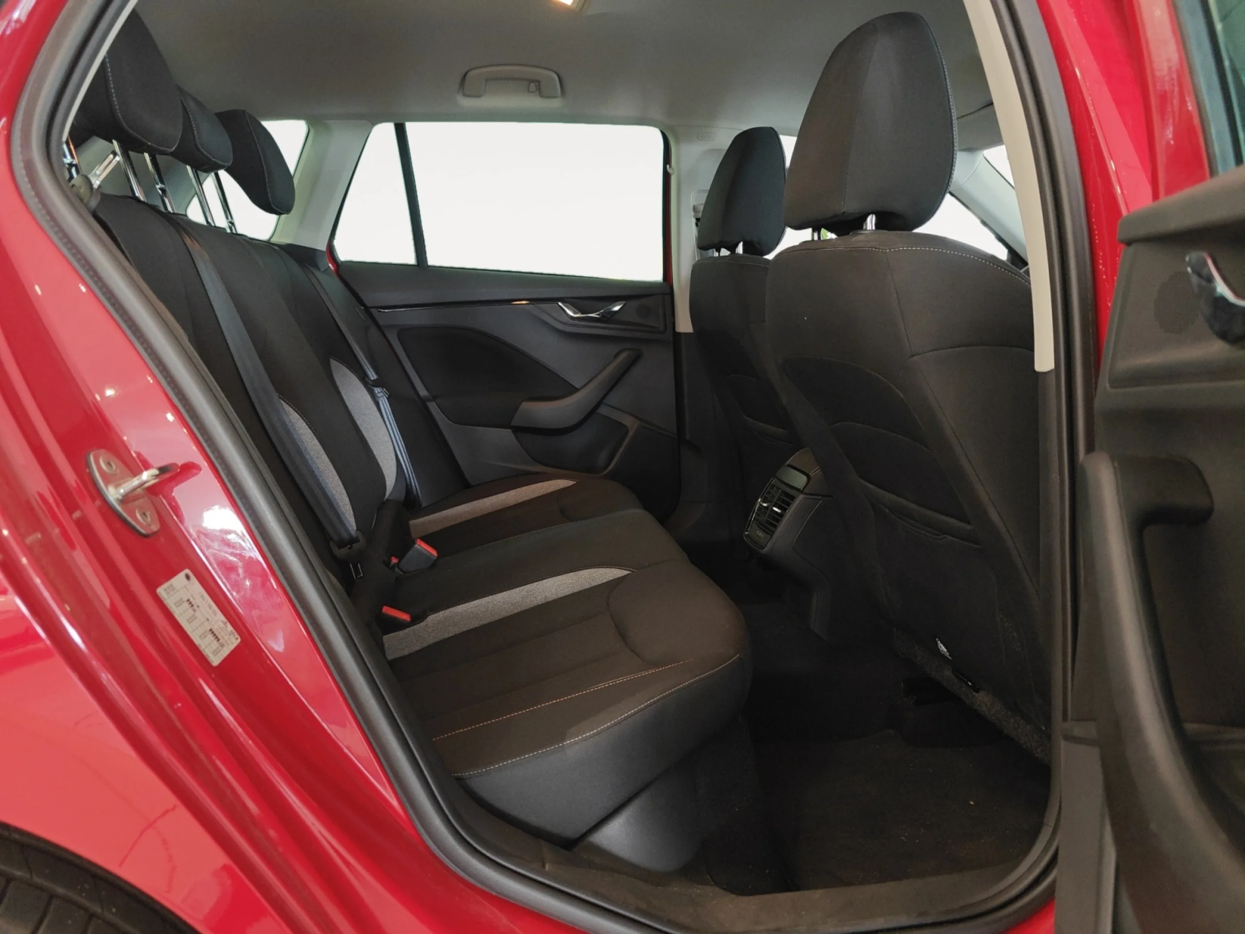 SKODA KAMIQ 1.0 TSI 70KW (95CV) SELECTION - Foto 6