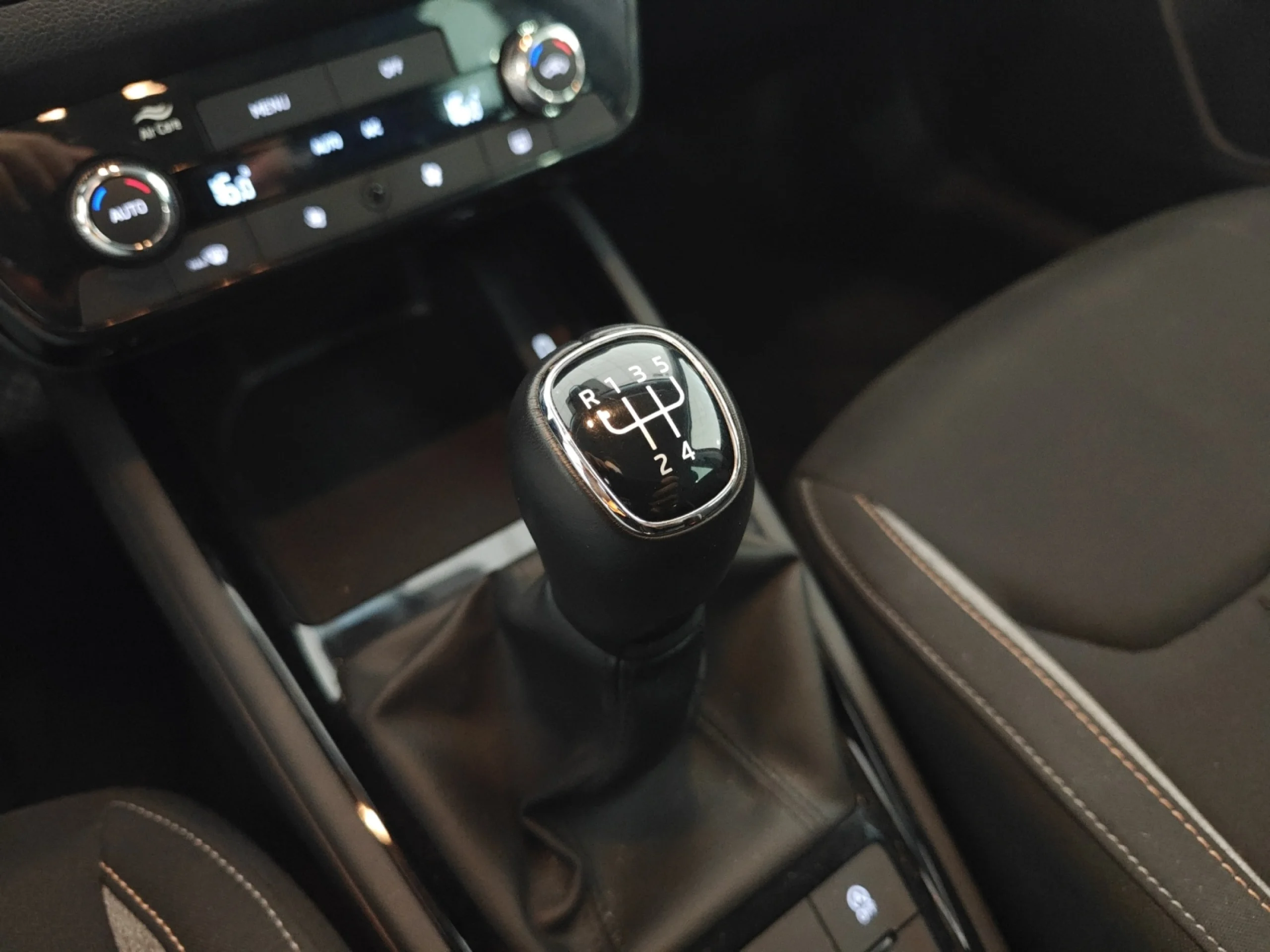 SKODA KAMIQ 1.0 TSI 70KW (95CV) SELECTION - Foto 17