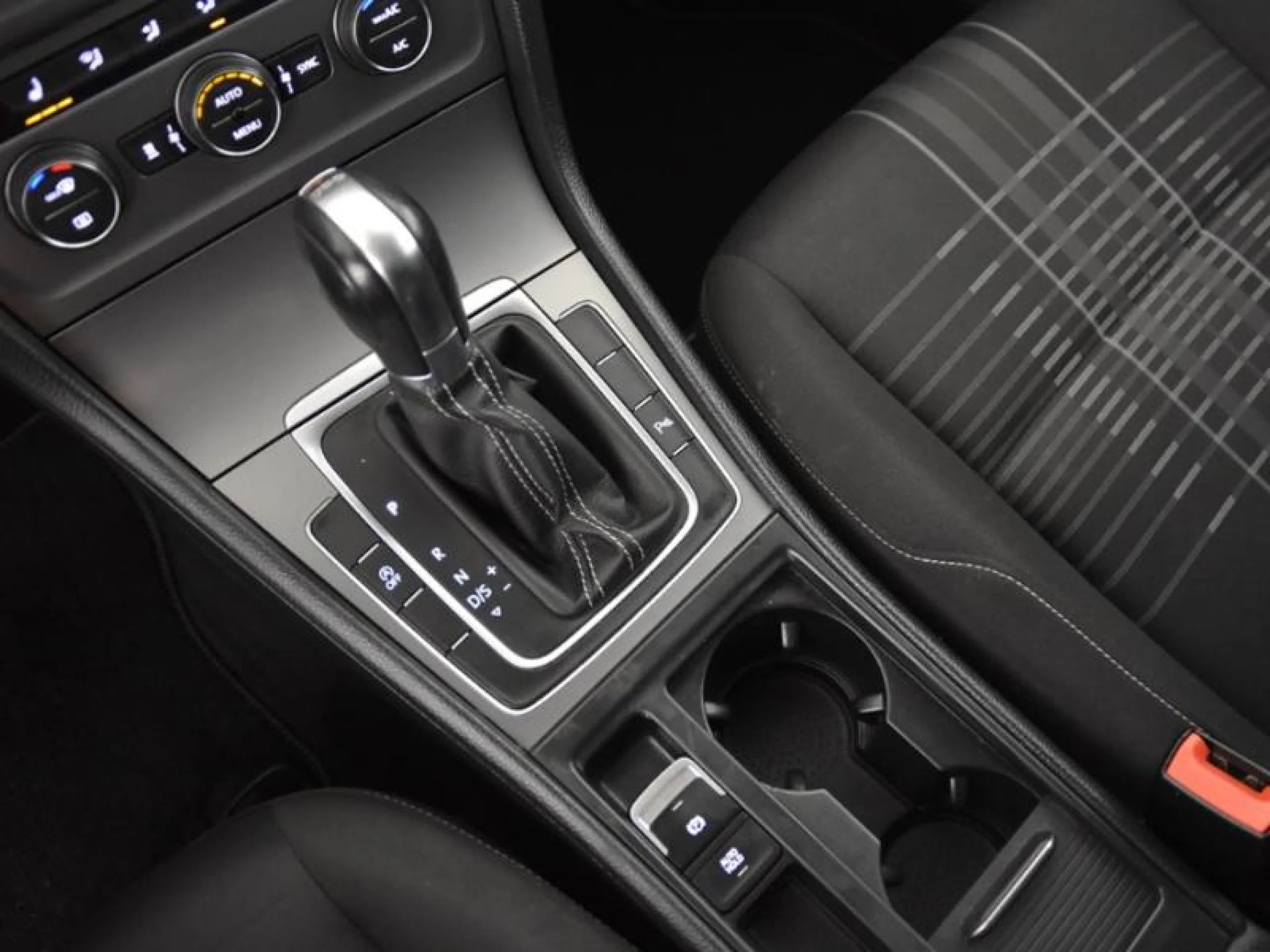 VOLKSWAGEN GOLF EDITION 1.6 TDI 110CV BMT DSG - Foto 10