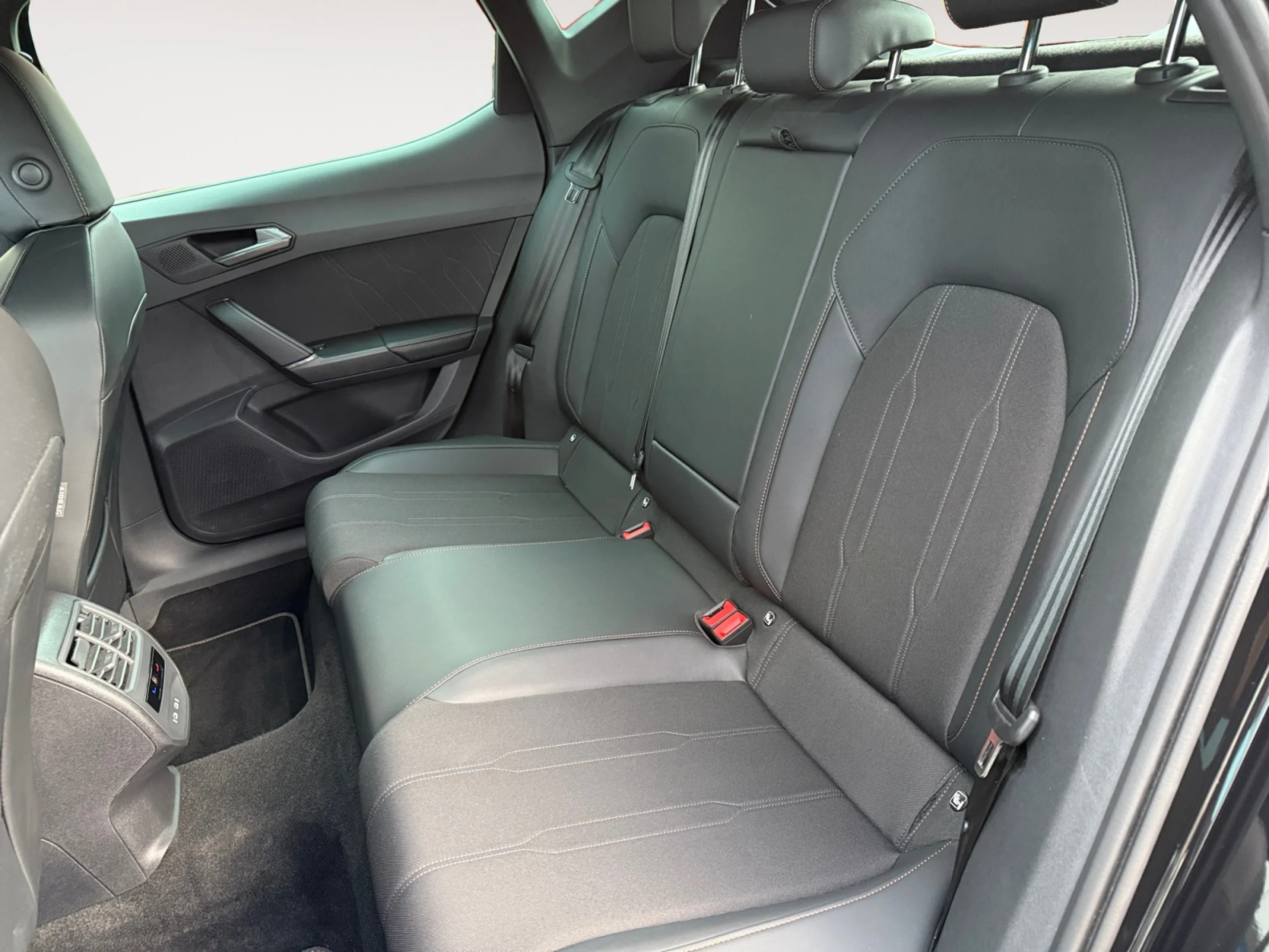 CUPRA LEON 1.5 ETSI 110KW (150CV) DSG - Foto 6