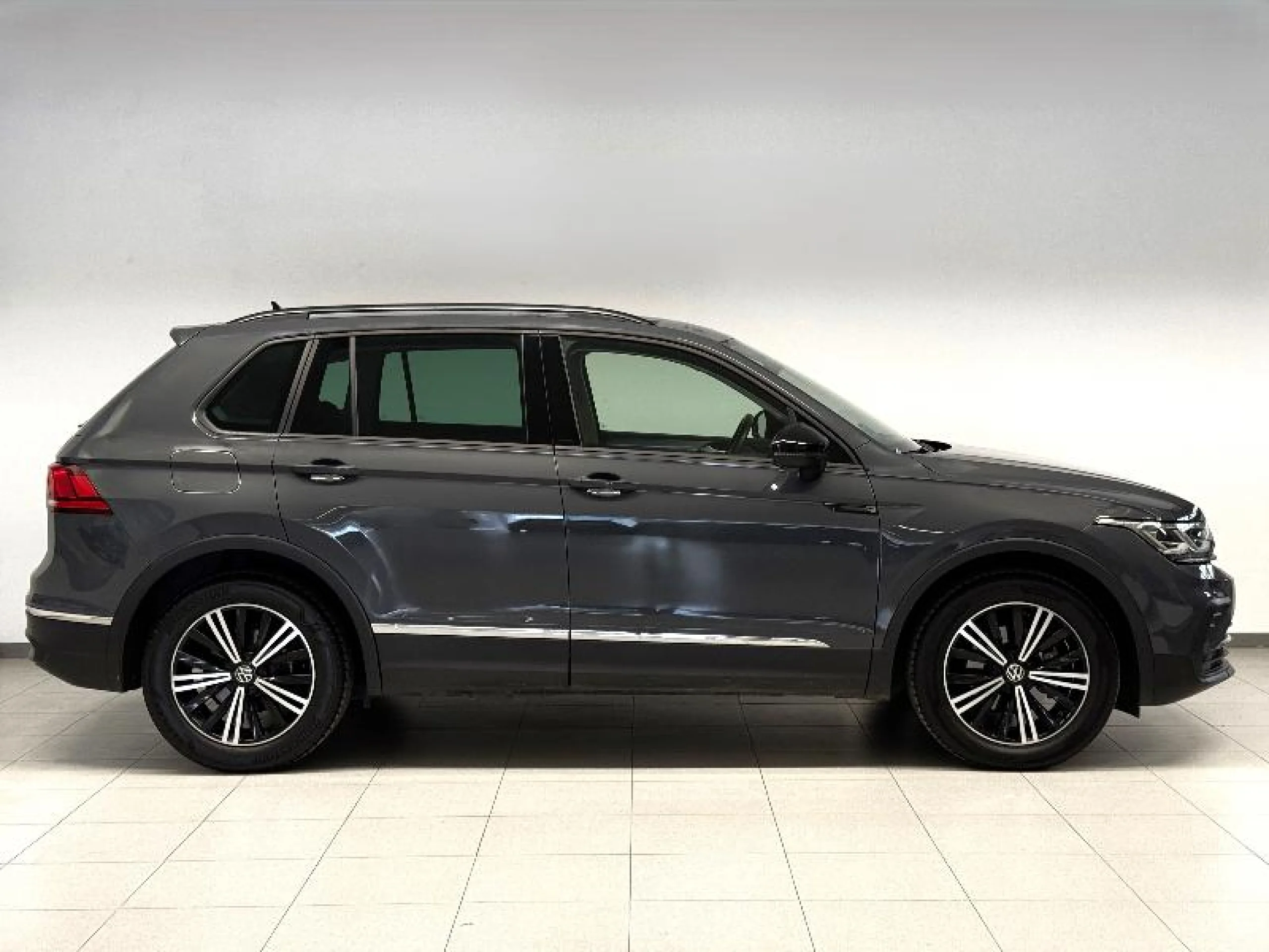 VOLKSWAGEN TIGUAN LIFE 2.0 TDI 110KW (150CV) - Foto 3