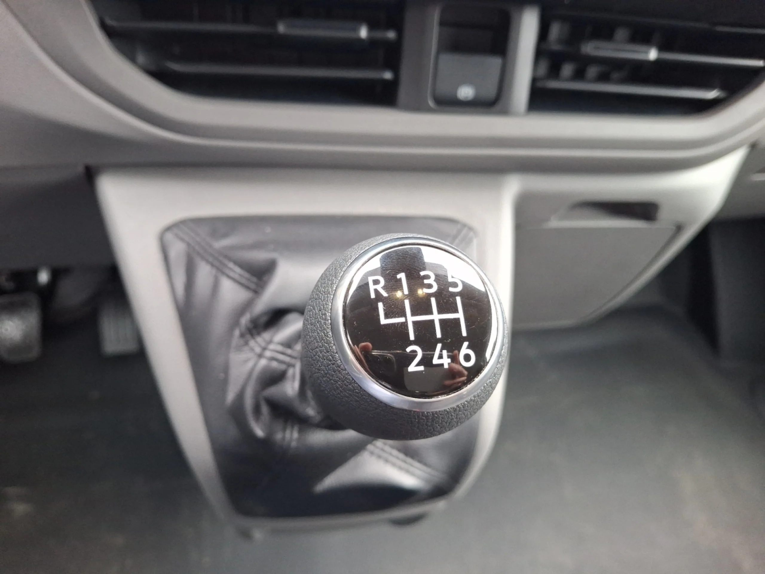 VW COMERCIALES Transporter TRANSPORTER   FURG N  BATALLA CORTA  2.0 TDI 81 KW (110 CV) 6 VEL. - Foto 12