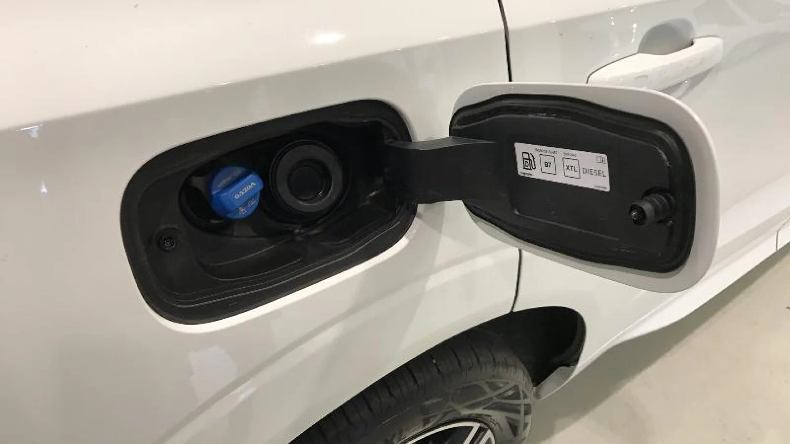 VOLVO XC60 2.0 B4 D R DESIGN AUTO - Foto 21