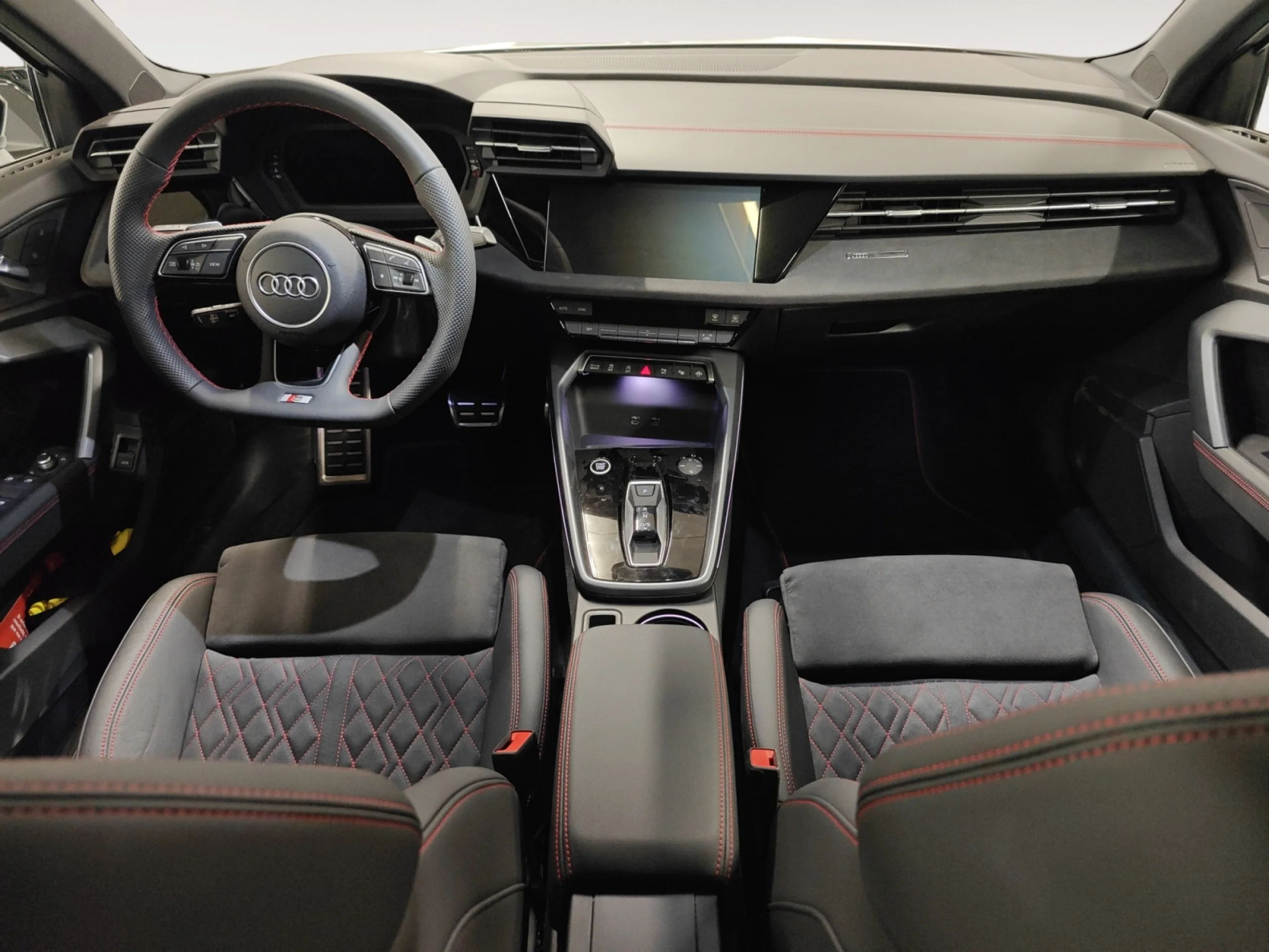 AUDI A3 SEDAN BLACK LINE TDI 110KW S TRONIC - Foto 4