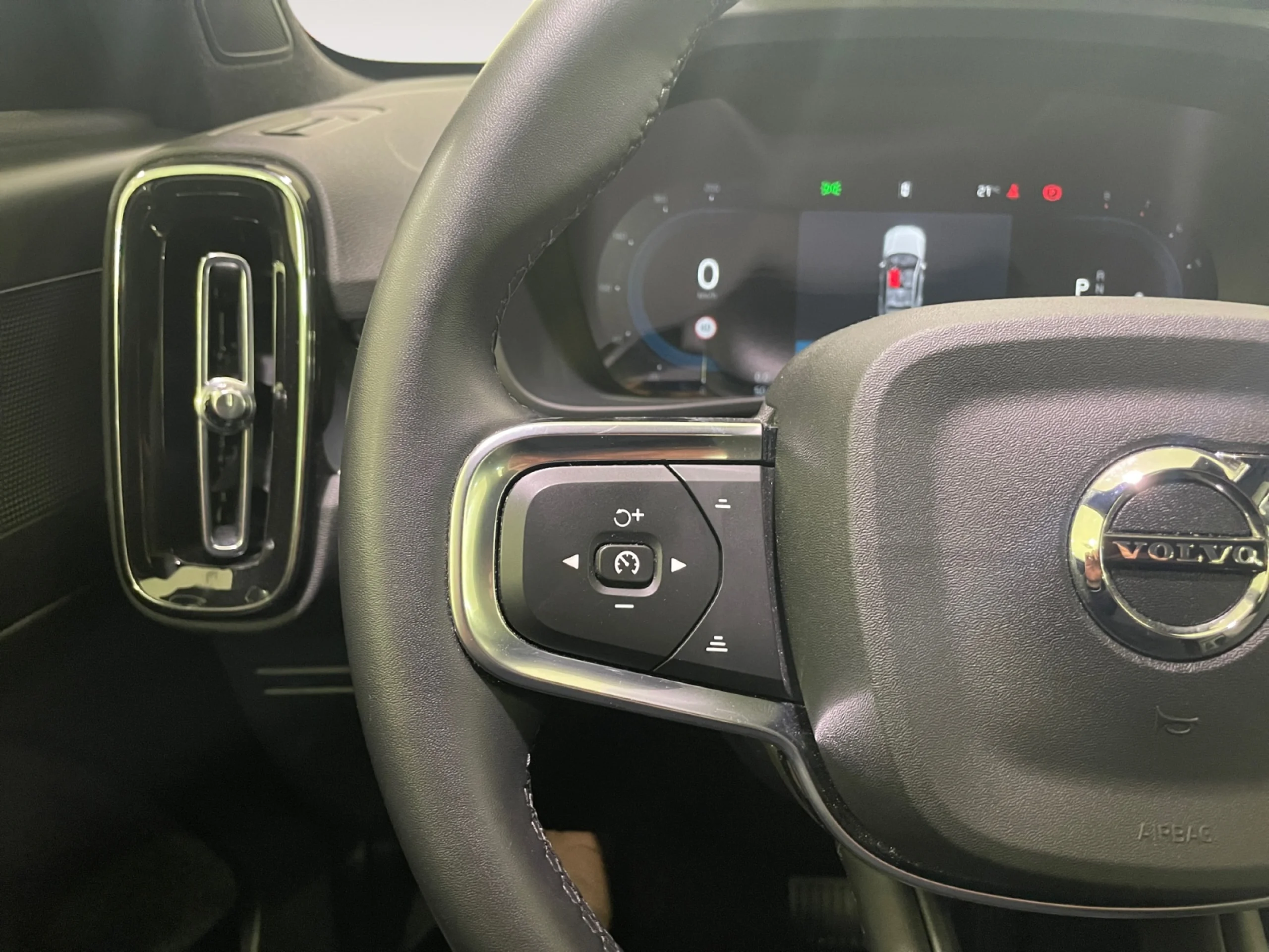 VOLVO XC40 2.0 B3 G CORE AUTO - Foto 12