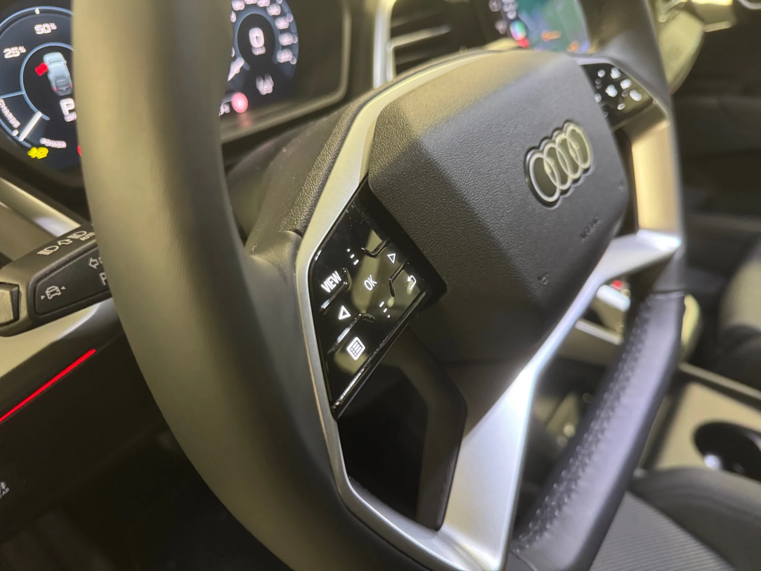 AUDI Q4 SPORTBACK GENUINE EDITION 45 E TRON 210KW 82KWH - Foto 8