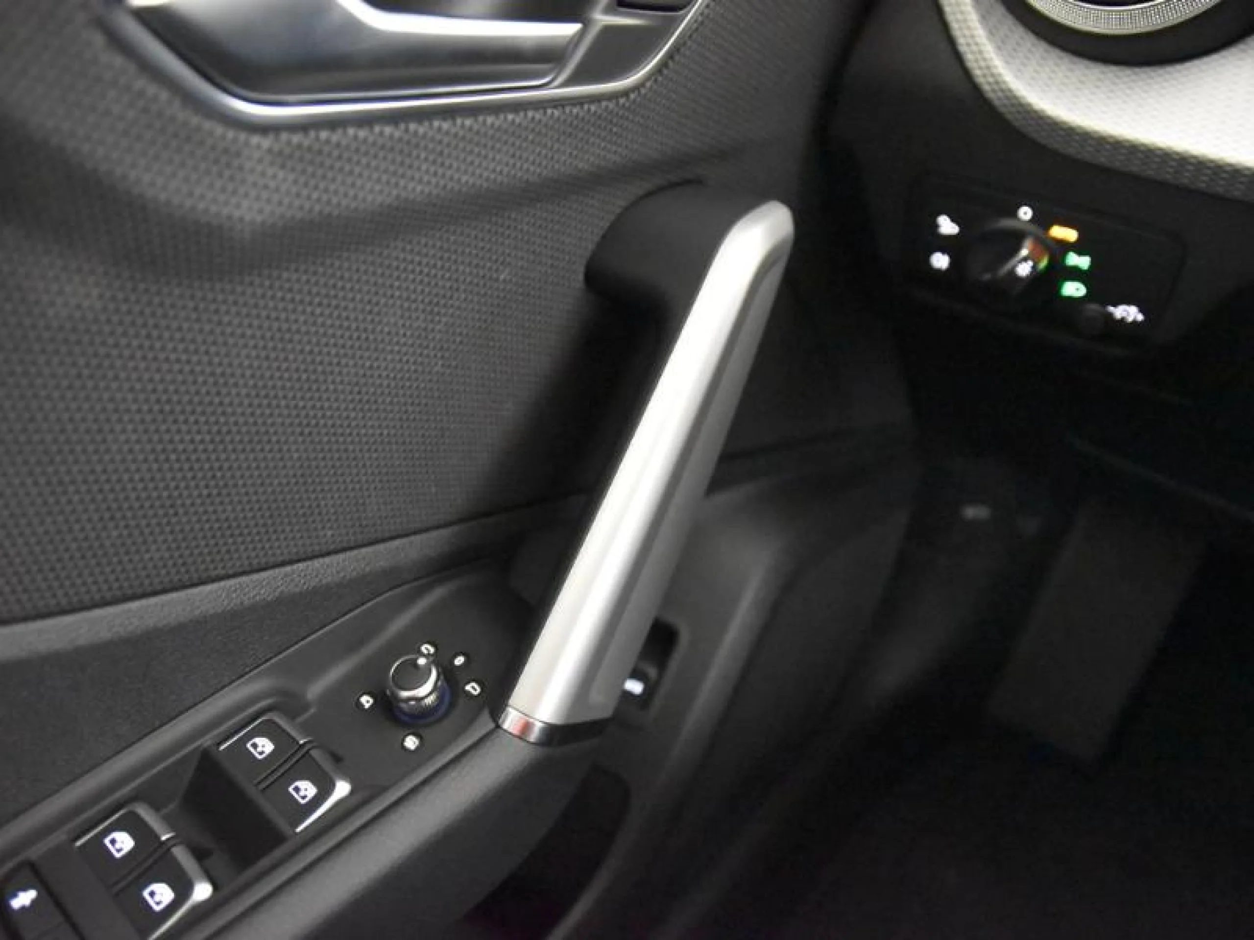 AUDI Q2 ADRENALIN 30 TFSI 85KW (116CV) - Foto 16