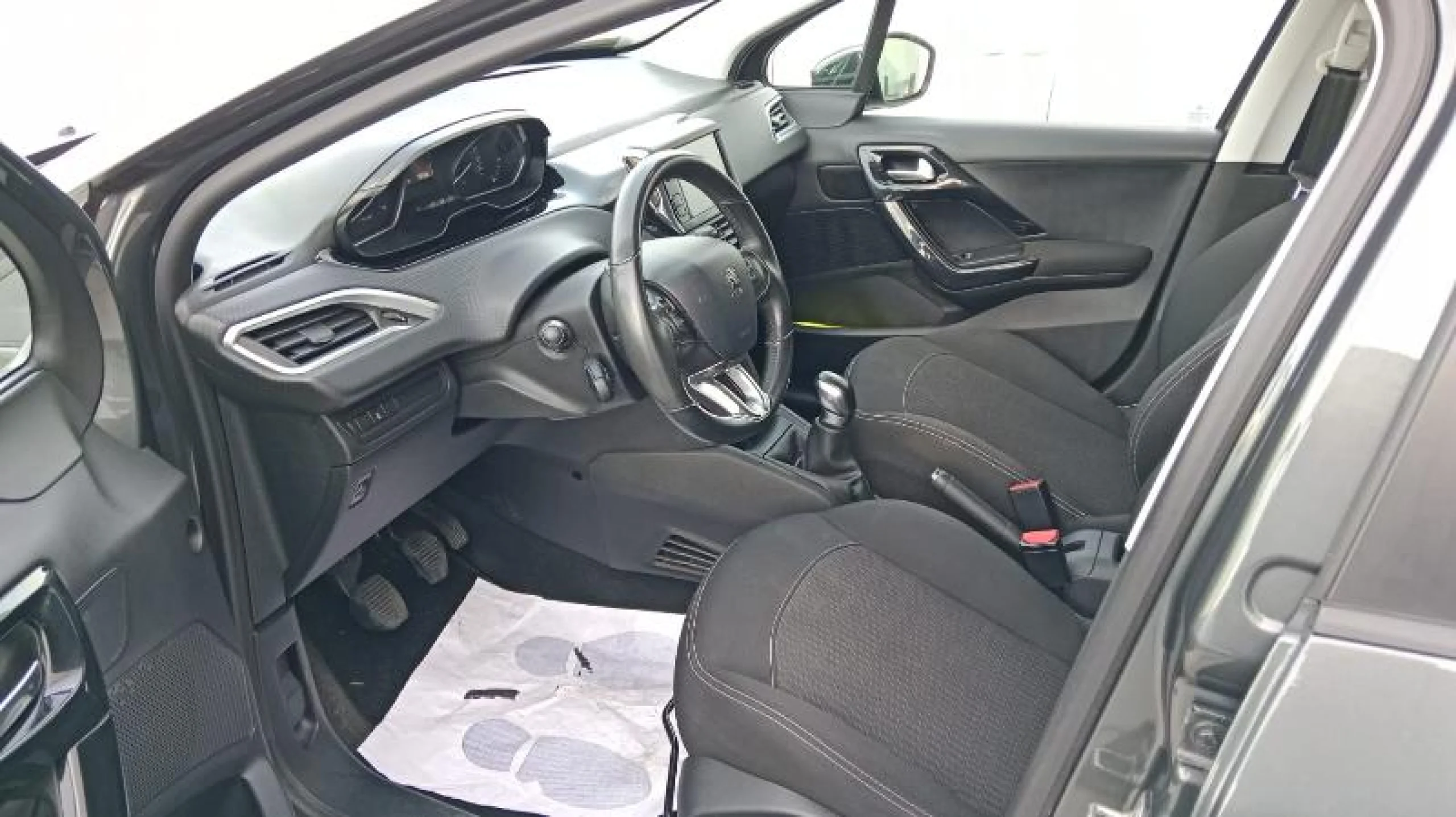 PEUGEOT 208 5P STYLE 1.6 BLUEHDI 73KW (100CV) - Foto 3