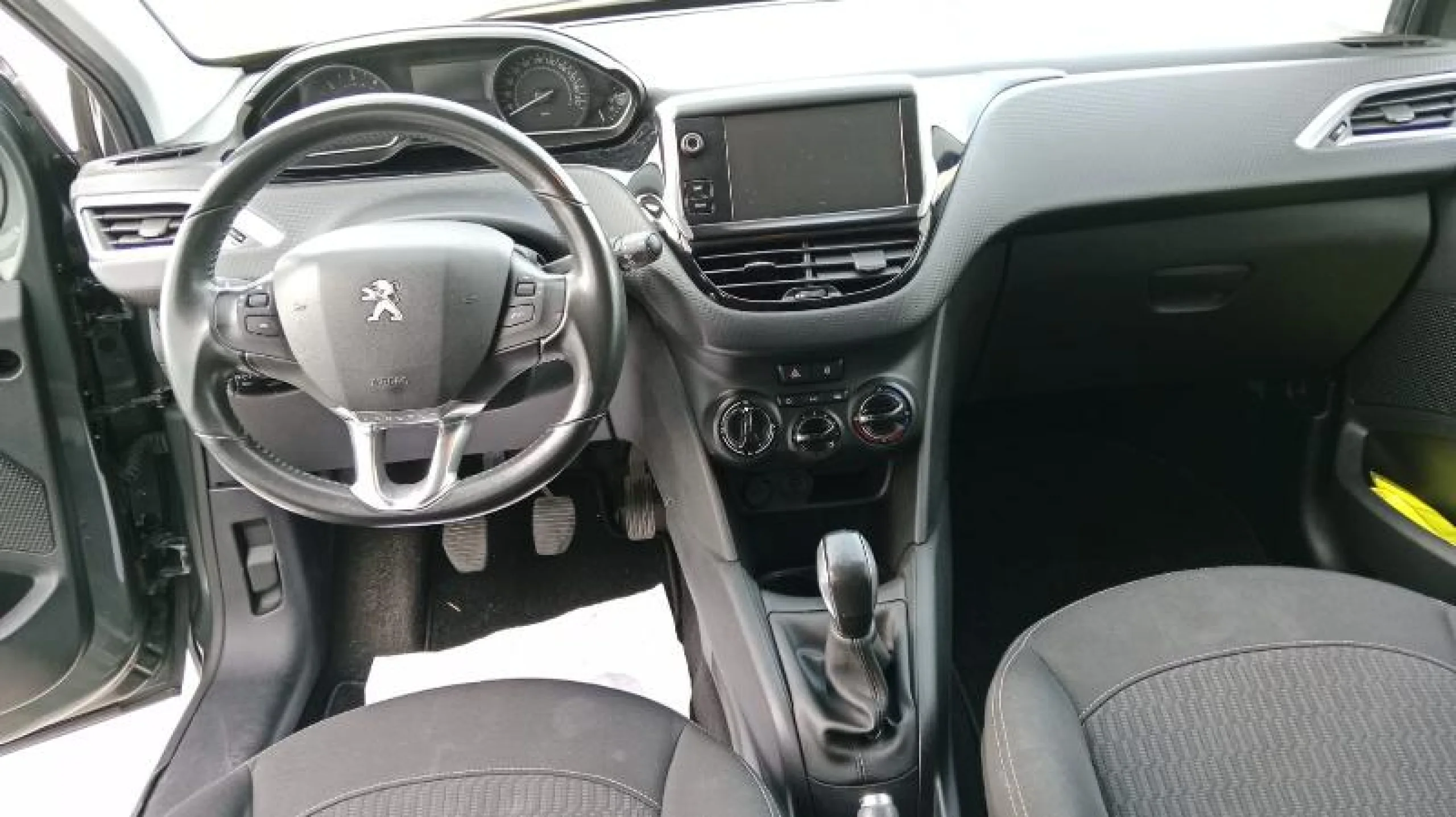 PEUGEOT 208 5P STYLE 1.6 BLUEHDI 73KW (100CV) - Foto 4