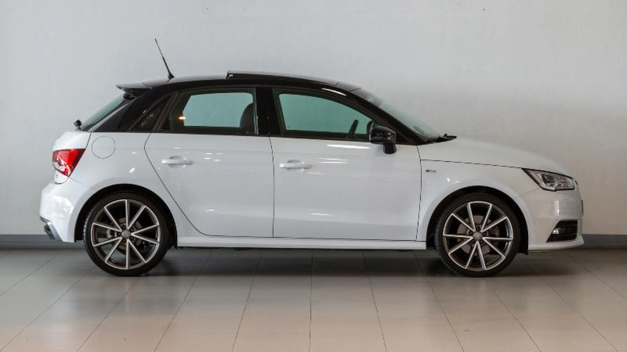 AUDI A1 ADRENALIN 1.4 TFSI 92KW S TRON SPORTBACK - Foto 3
