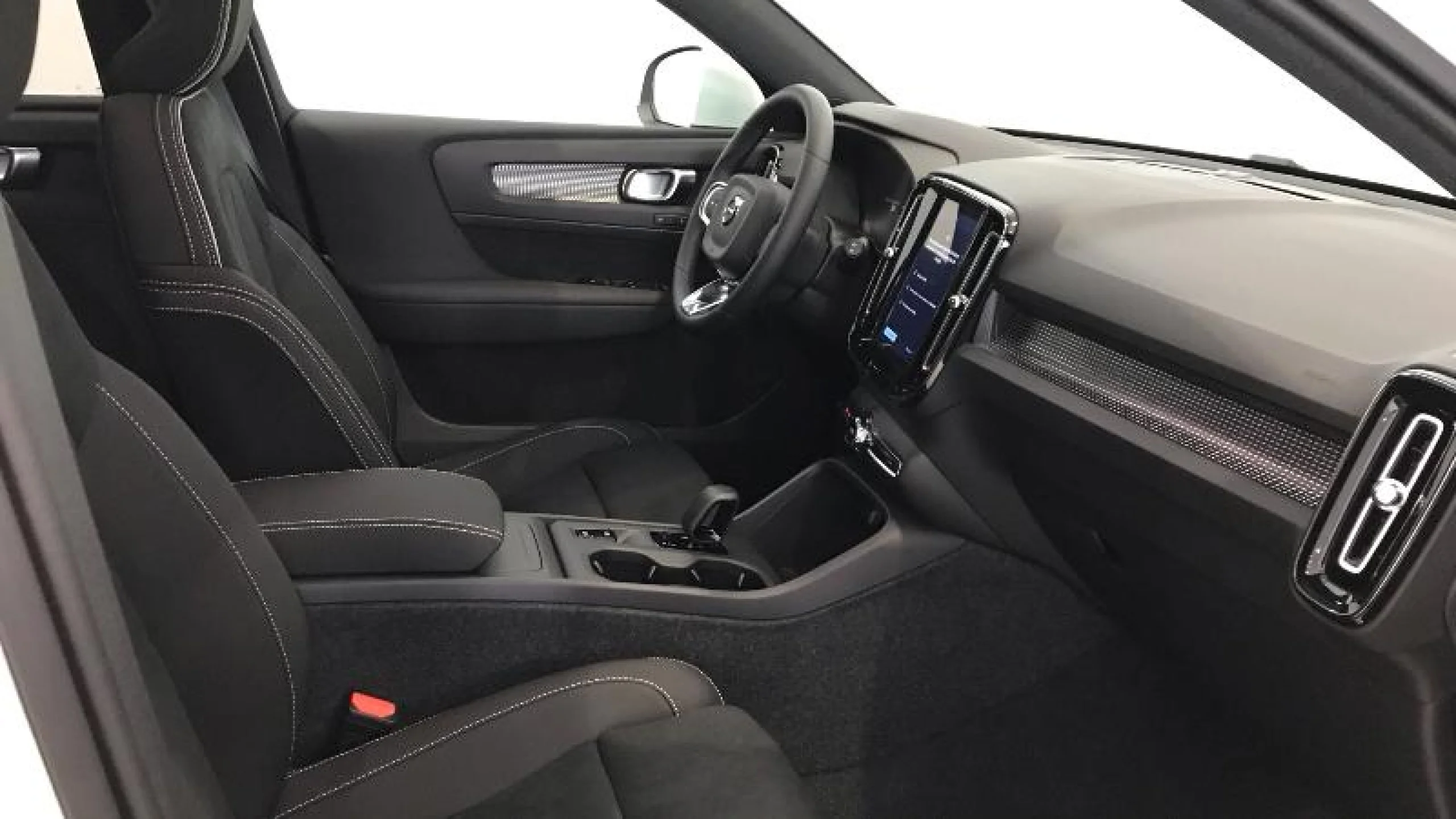 VOLVO XC40 2.0 B3 G CORE AUTO - Foto 8