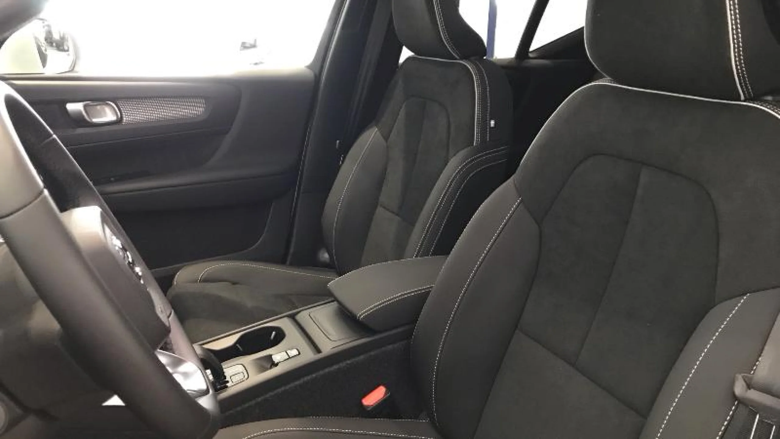 VOLVO XC40 2.0 B3 G CORE AUTO - Foto 9