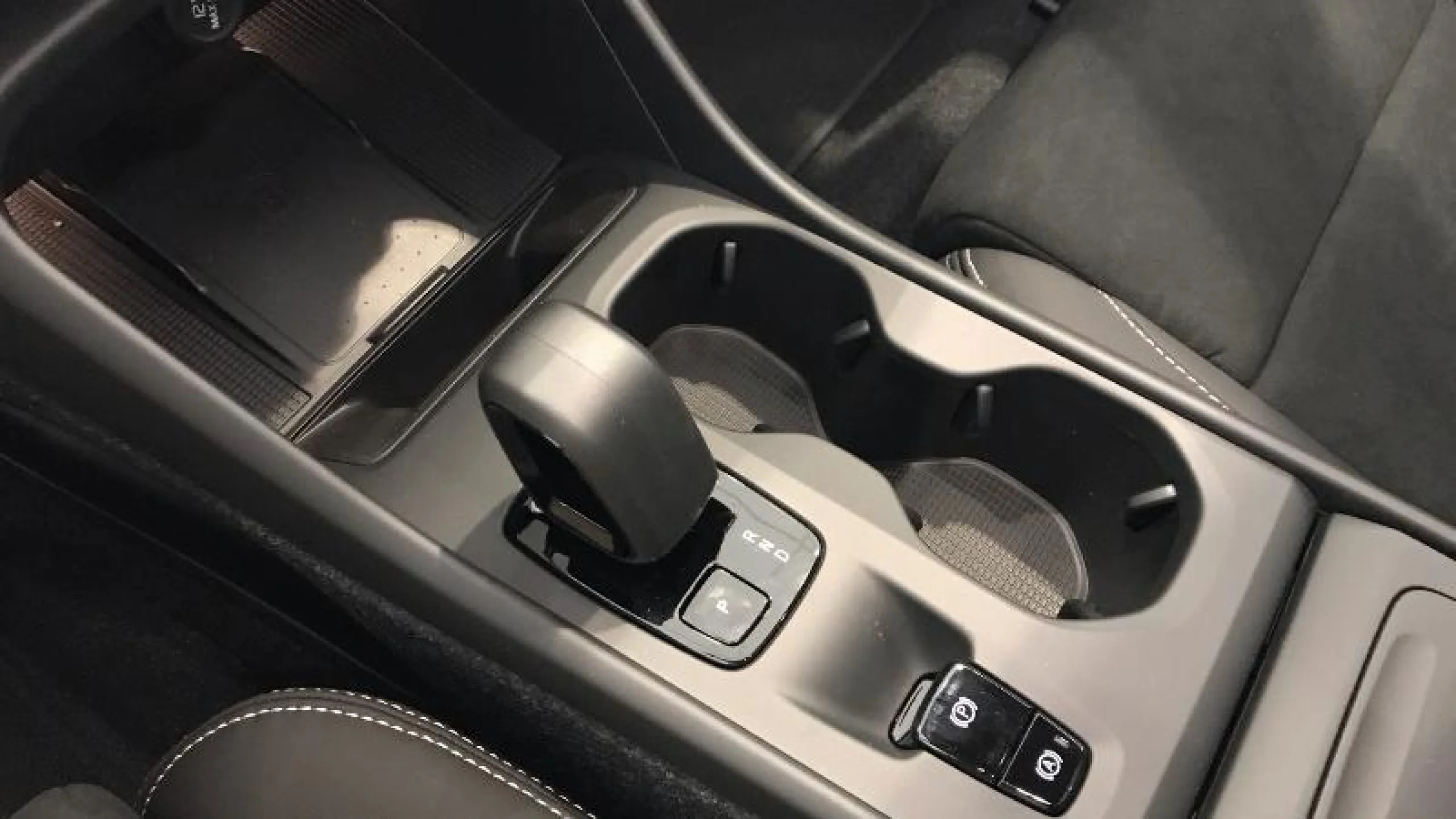 VOLVO XC40 2.0 B3 G CORE AUTO - Foto 16