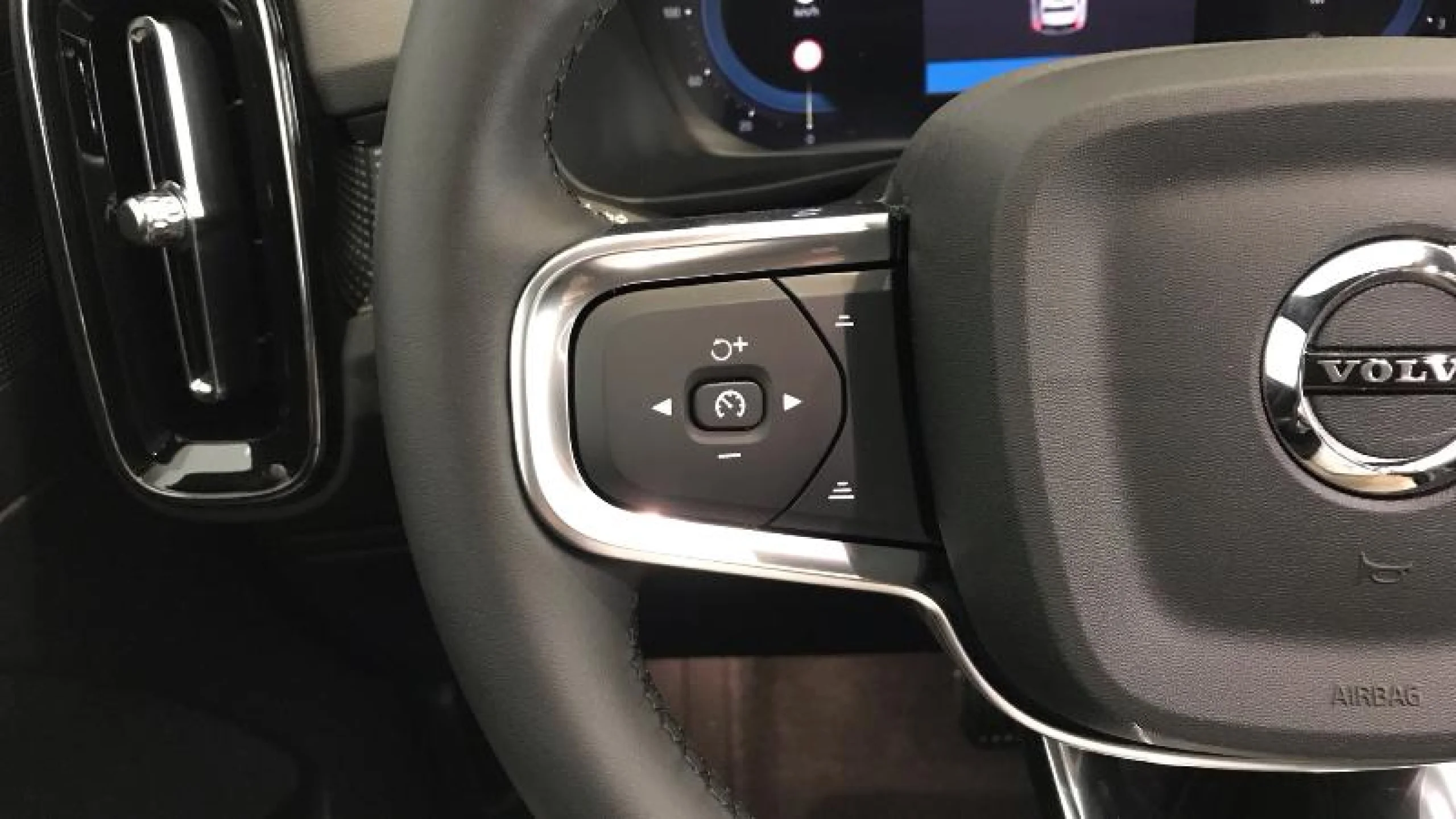 VOLVO XC40 2.0 B3 G CORE AUTO - Foto 17