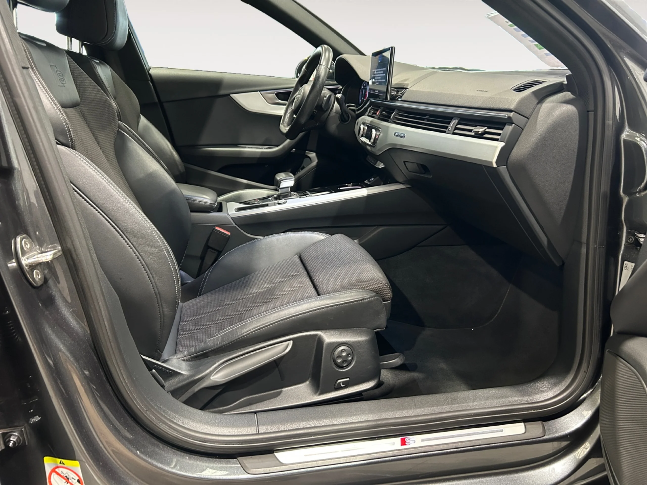 AUDI A4 AVANT BLACK LINE 40 TDI 140KW S TRONIC - Foto 5