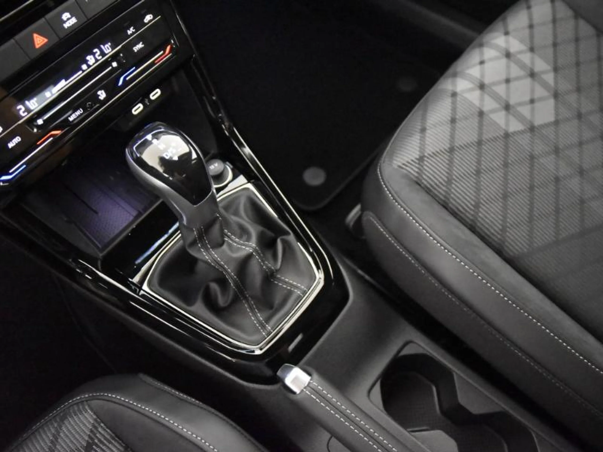 VOLKSWAGEN T CROSS T CROSS R LINE 1.0 TSI 85 KW (115 CV)  AUTOMÁTICO DSG 7 VEL. - Foto 10