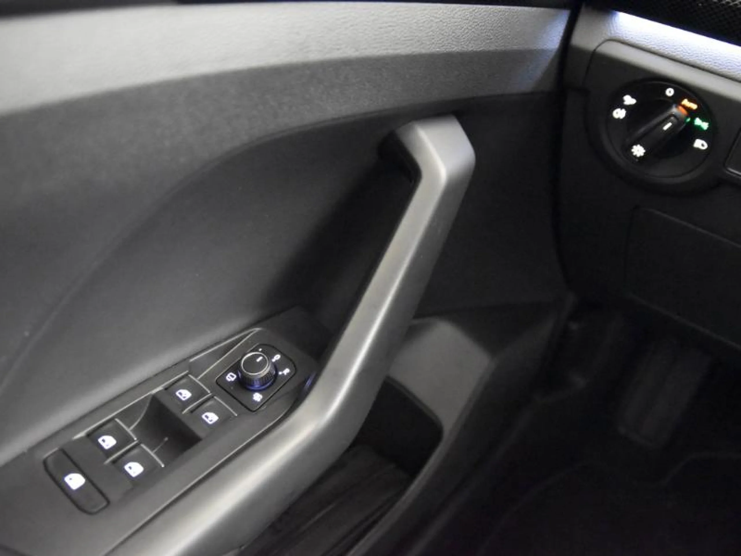 VOLKSWAGEN T CROSS T CROSS R LINE 1.0 TSI 85 KW (115 CV)  AUTOMÁTICO DSG 7 VEL. - Foto 15