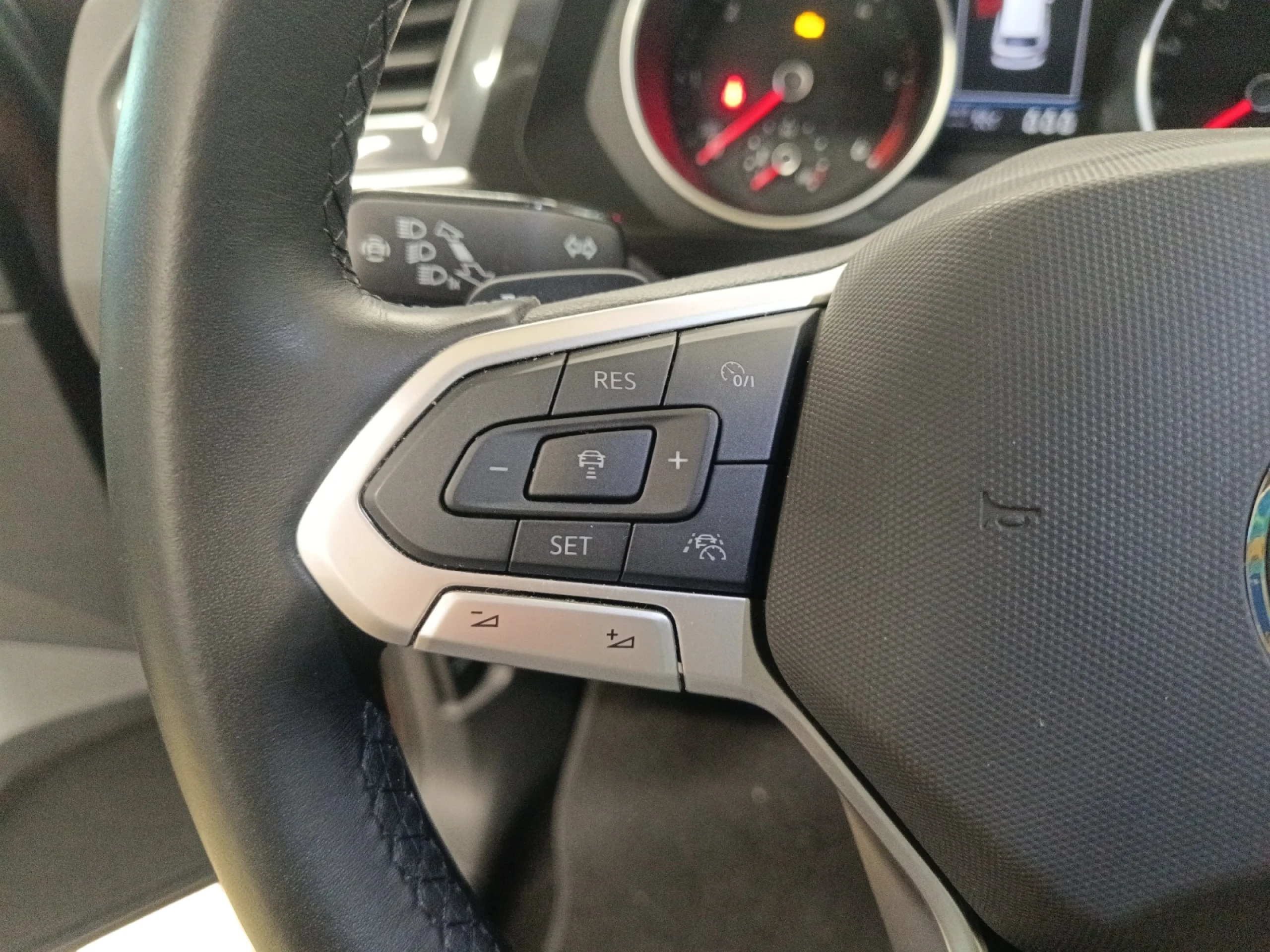 VOLKSWAGEN TIGUAN LIFE 2.0 TDI 110KW (150CV) DSG - Foto 11