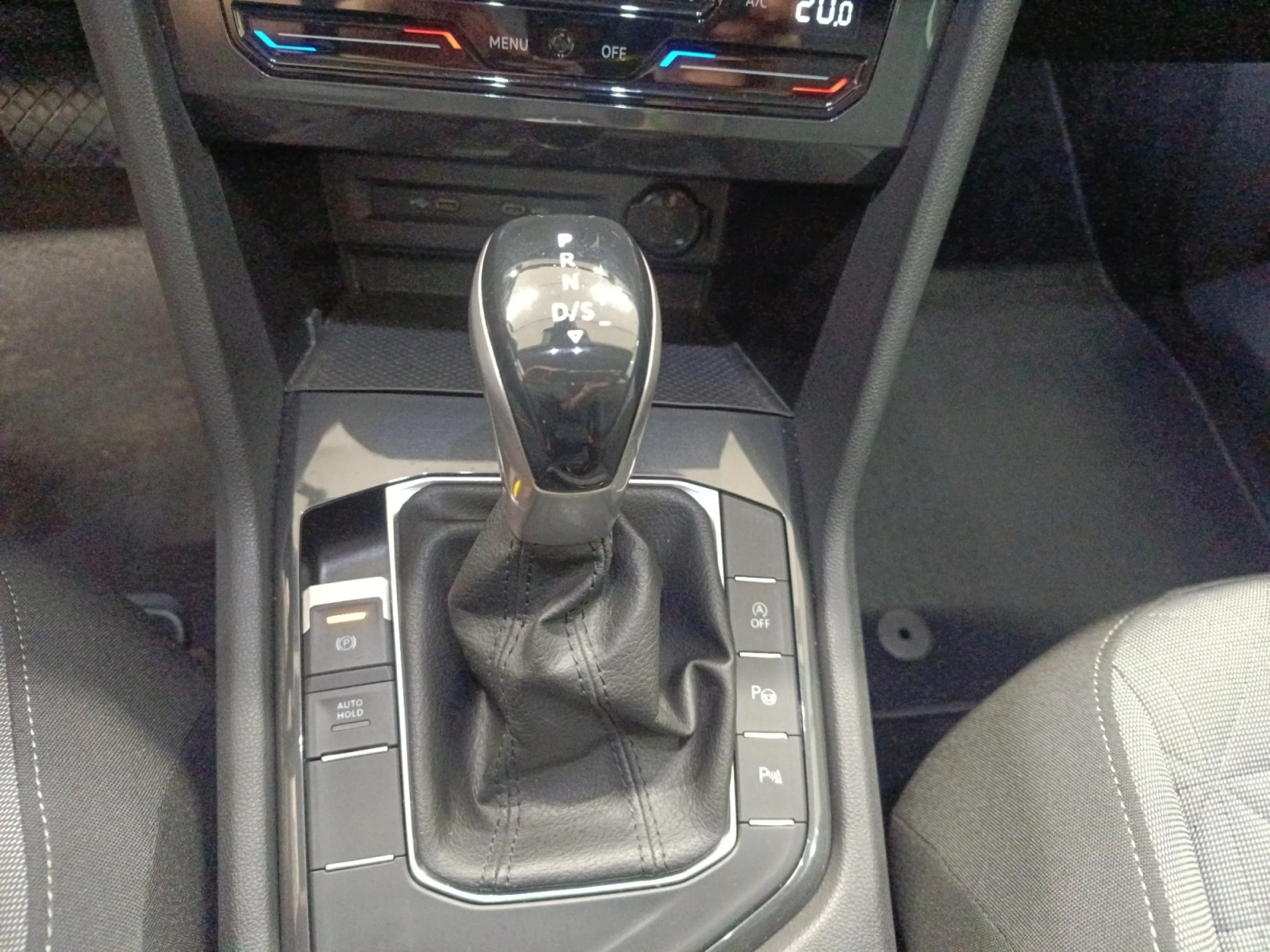 VOLKSWAGEN TIGUAN LIFE 2.0 TDI 110KW (150CV) DSG - Foto 17