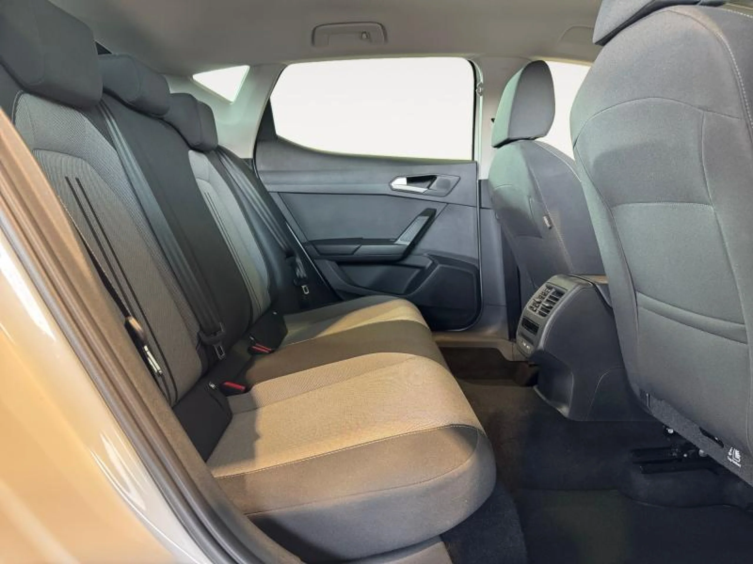 SEAT LEON LEÓN 1.5 TSI SANDS STYLE XS 115 - Foto 6