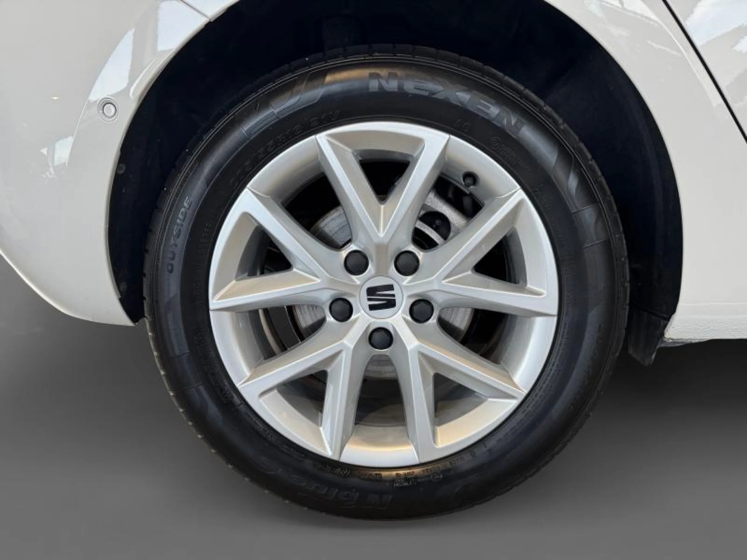 SEAT LEON LEÓN 1.5 TSI SANDS STYLE XS 115 - Foto 8