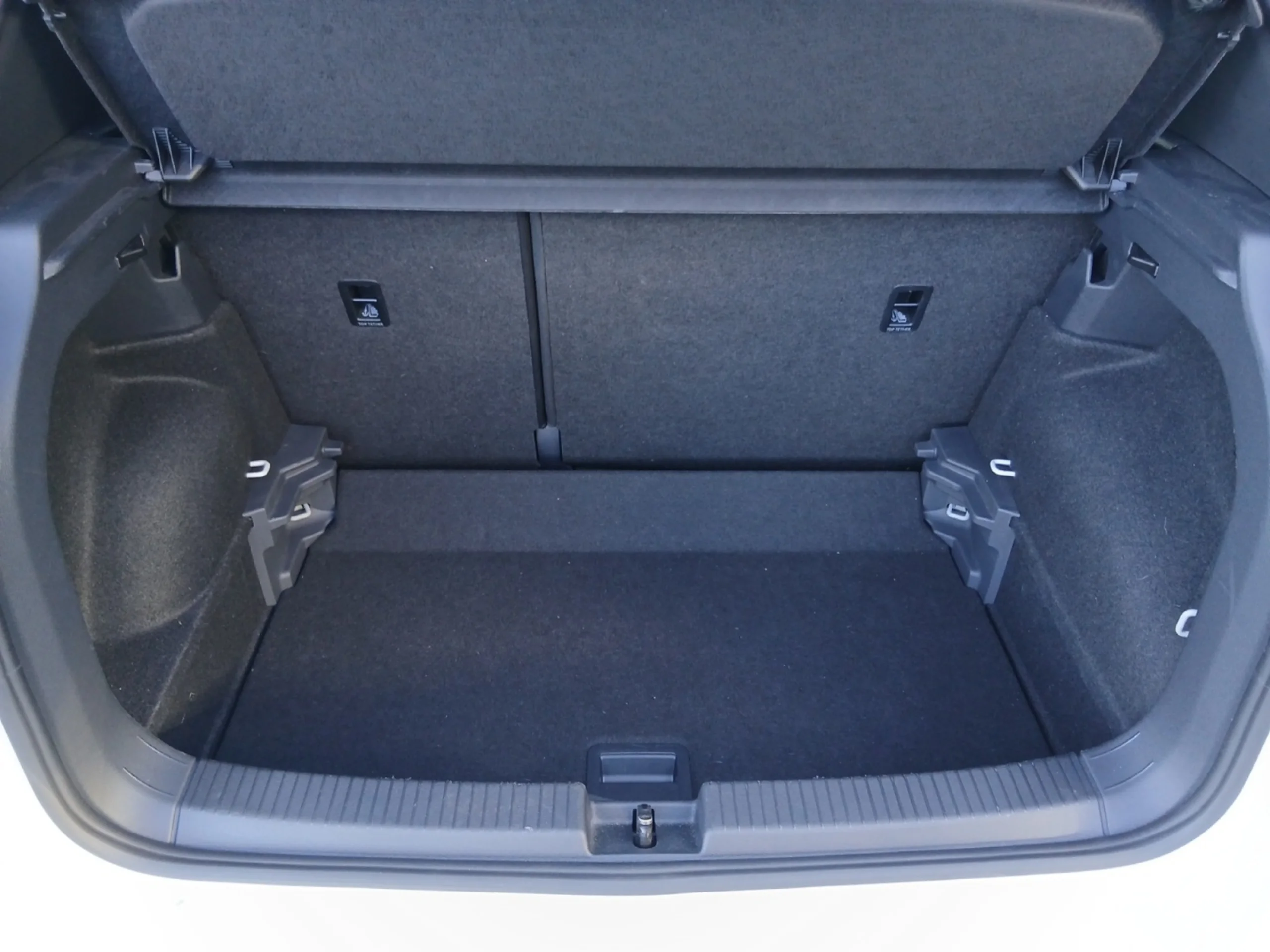 VOLKSWAGEN T CROSS T CROSS R LINE 1.0 TSI 85 KW (115 CV)  AUTOM TICO DSG 7 VEL. - Foto 7