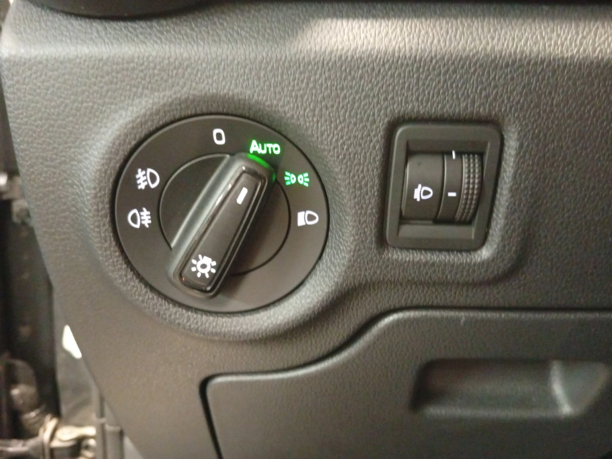 SKODA FABIA 1.0 TSI 85KW (115CV) DSG DESIGN - Foto 9