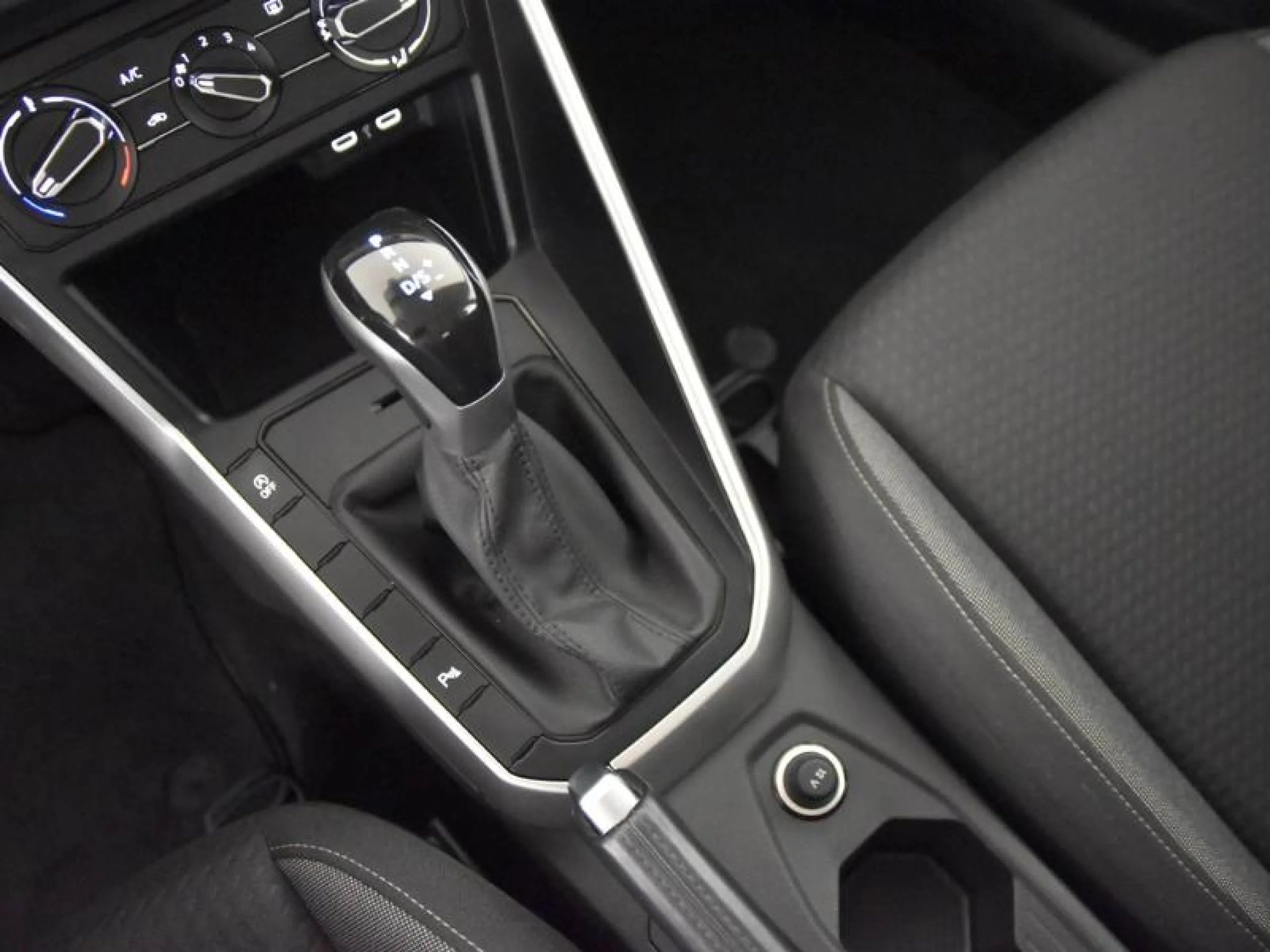 VOLKSWAGEN POLO LIFE 1.0 TSI 70KW (95CV) DSG - Foto 10