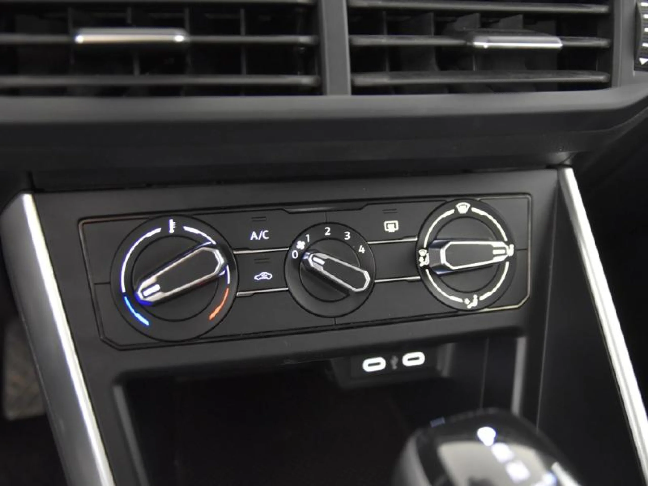 VOLKSWAGEN POLO LIFE 1.0 TSI 70KW (95CV) DSG - Foto 11