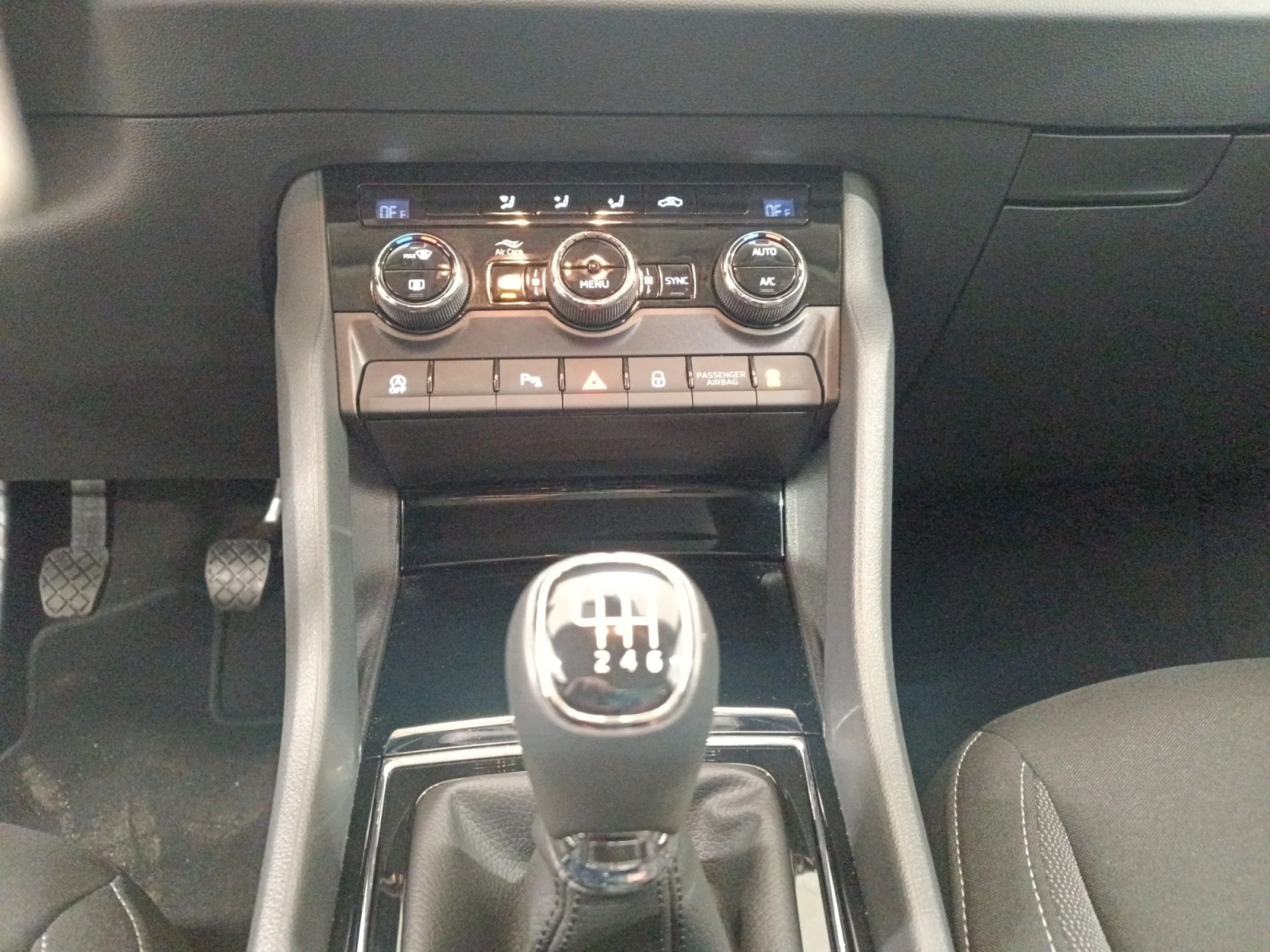 SKODA KAROQ 1.5 TSI 110KW (150CV) ACT SELECTION - Foto 10