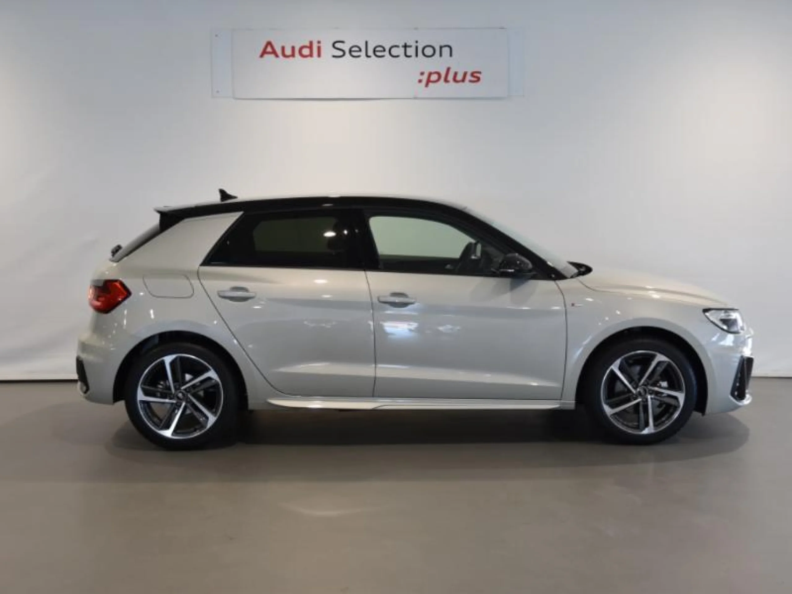 AUDI A1 SPORTBACK ADRENAL BLACK 30TFSI 81KW S TR - Foto 3