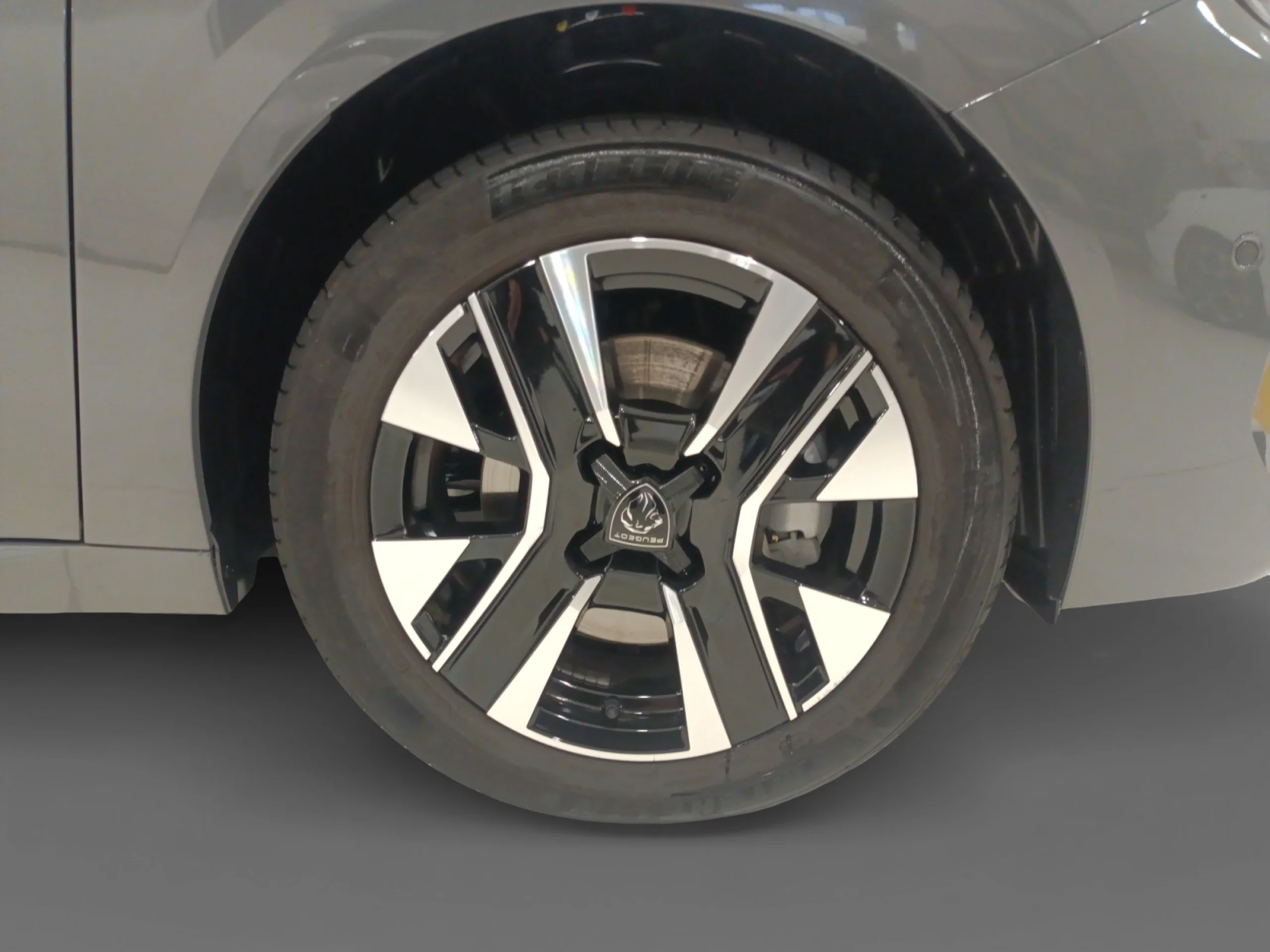 PEUGEOT 208 ALLURE HYBRID 110 EDCS6 - Foto 9