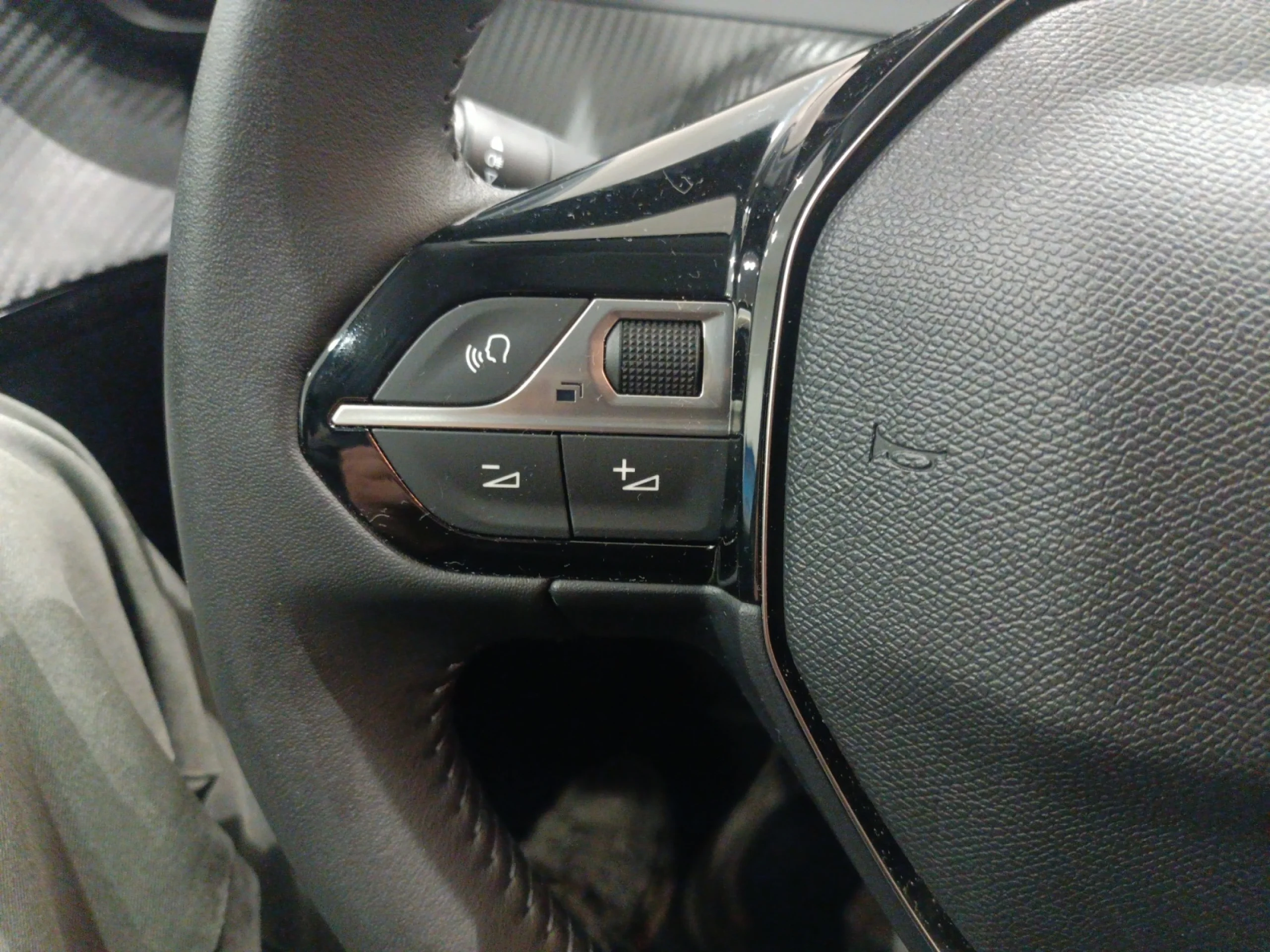 PEUGEOT 208 ALLURE HYBRID 110 EDCS6 - Foto 11