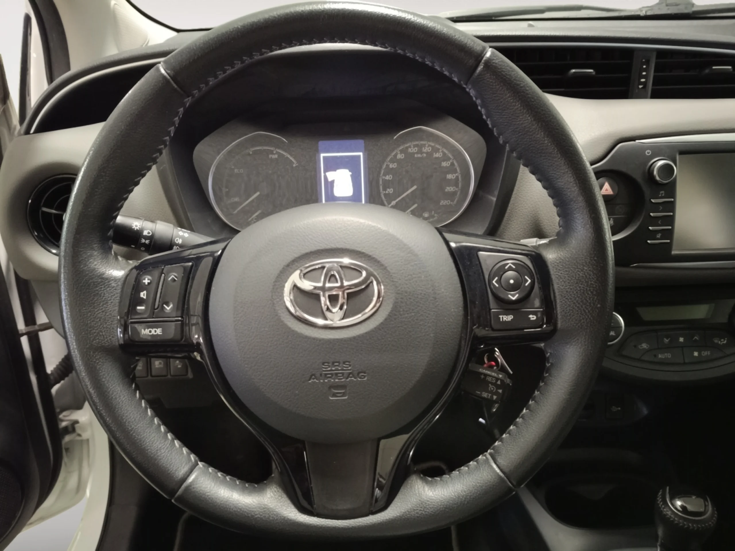 TOYOTA Yaris 1.5 HYBRID ACTIVE - Foto 11