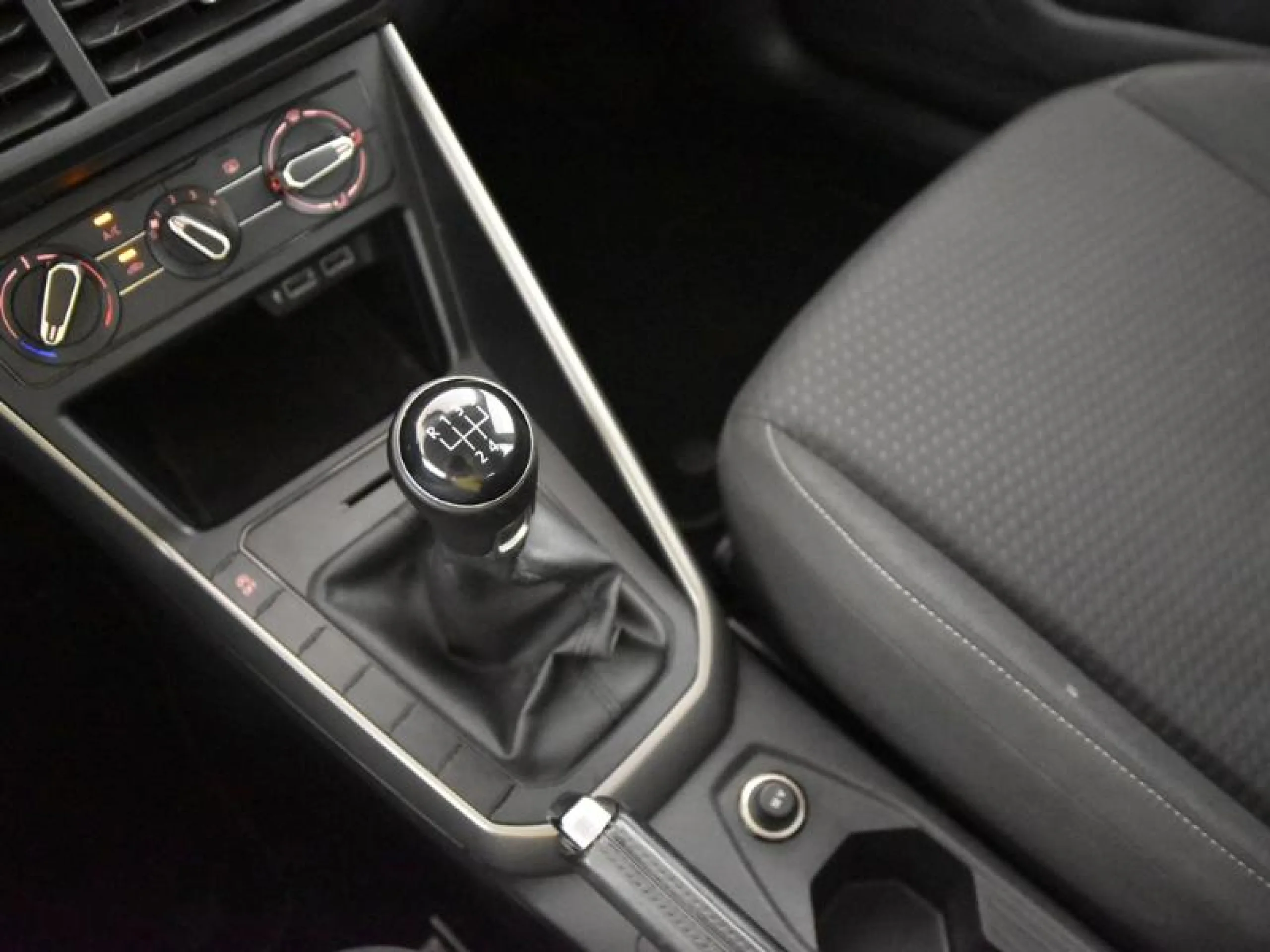 VOLKSWAGEN POLO BEATS 1.0 TSI 70KW (95CV) - Foto 10