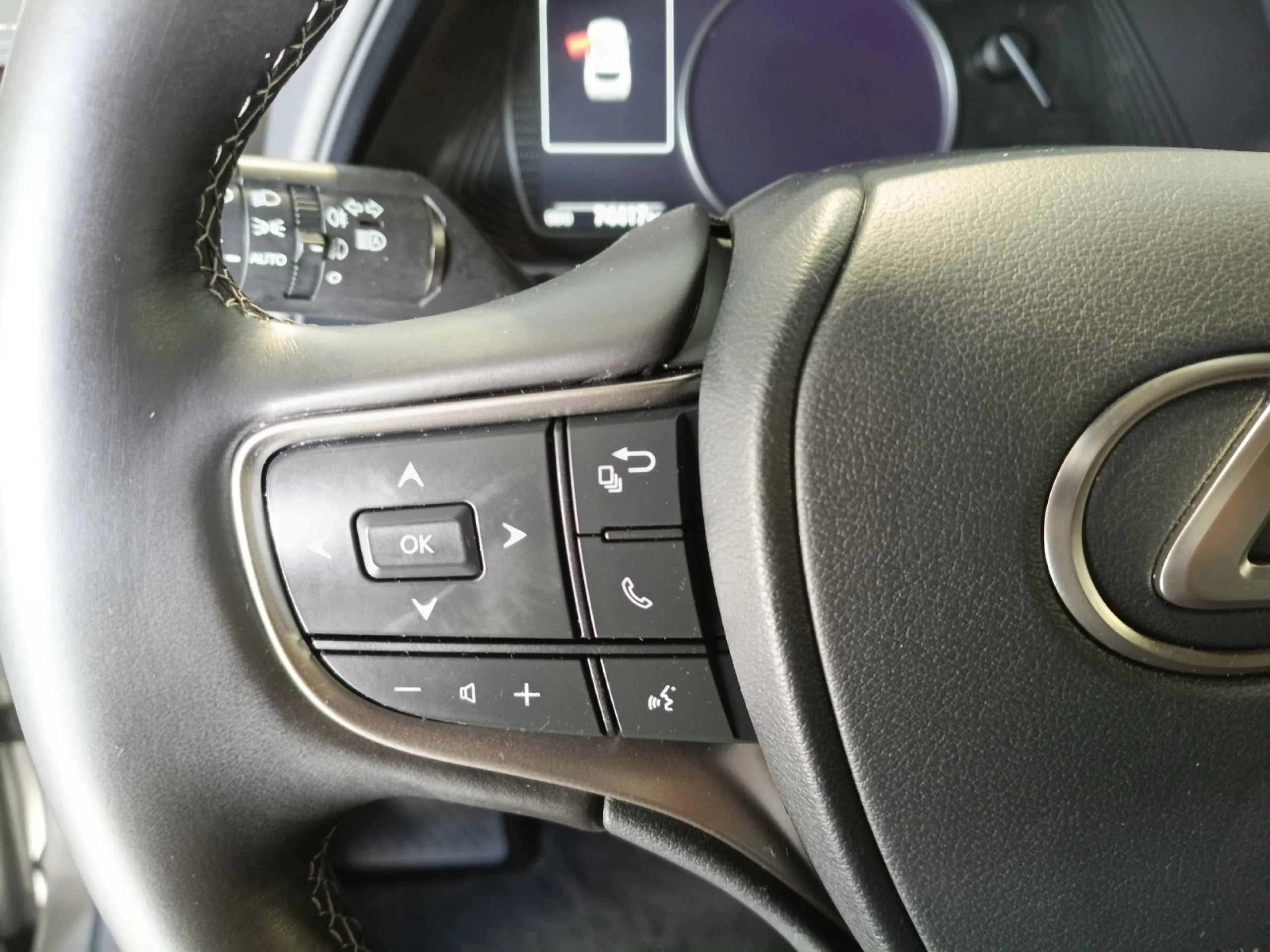 Lexus UX 2.0 250H PREMIUM - Foto 14