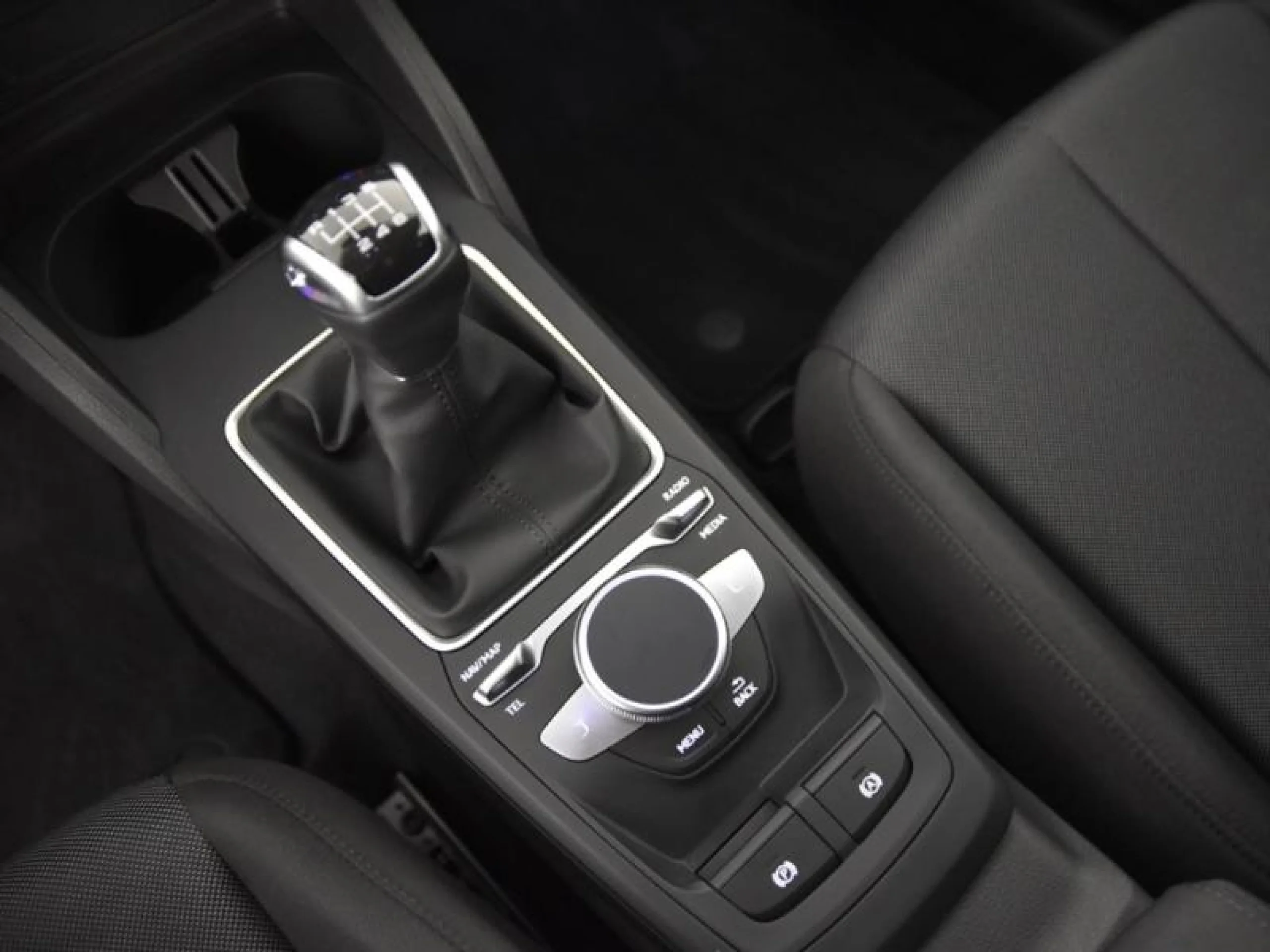 AUDI Q2 30 TFSI 81KW (110CV) - Foto 10