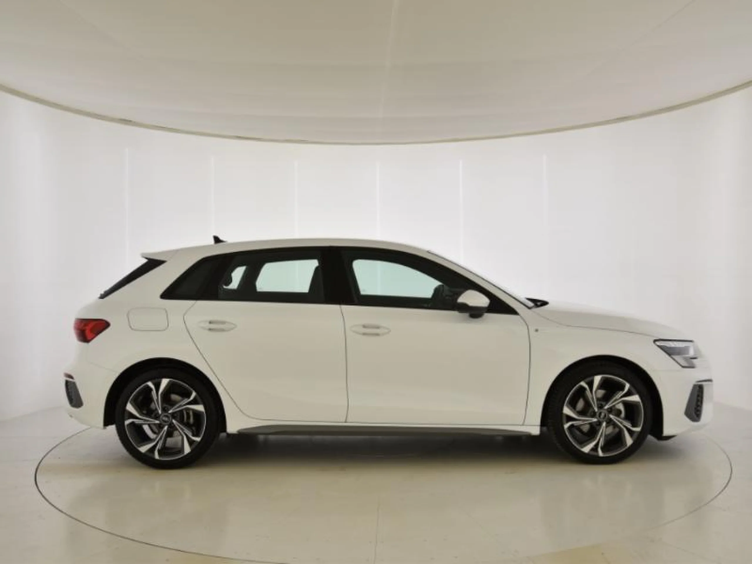 AUDI A3 SPORTBACK GENUINE 35 TDI 110KW S TRONIC - Foto 3
