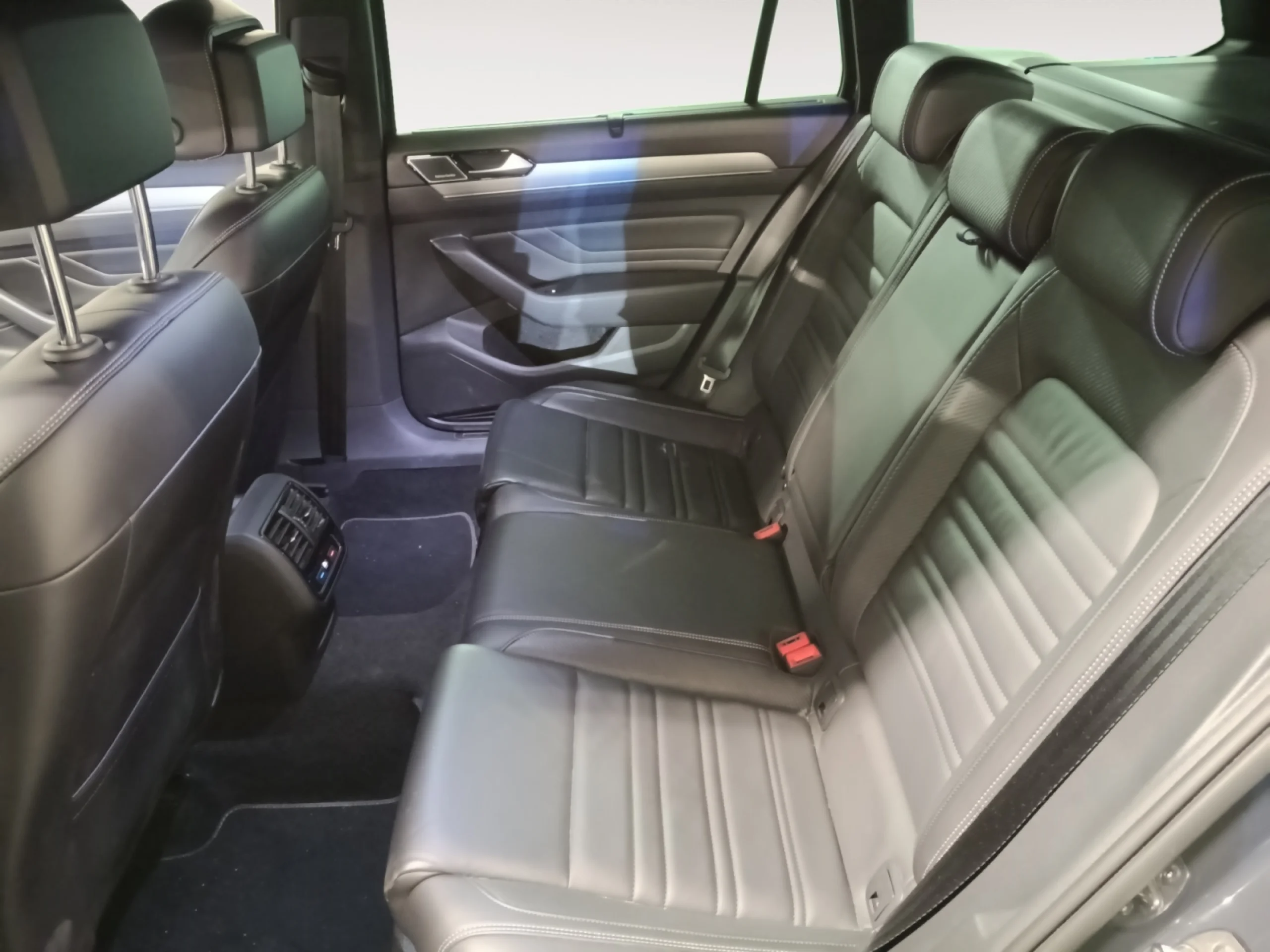 VOLKSWAGEN PASSAT VARIANT R LINE 1.5 TSI 110KW (150CV) DSG - Foto 6