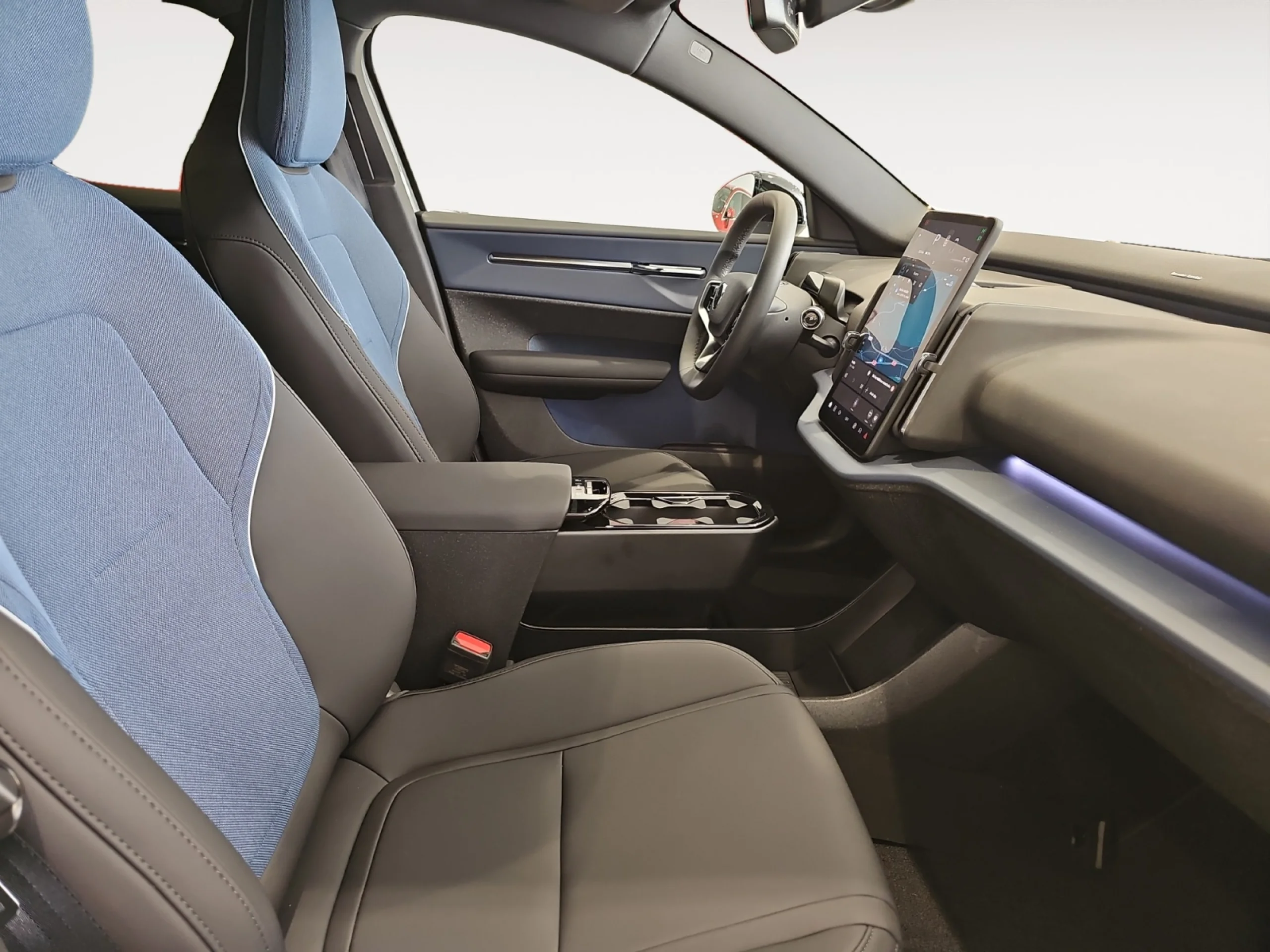 VOLVO EX30 P5 LONG RANGE RWD PLUS BLACK EDITION - Foto 5