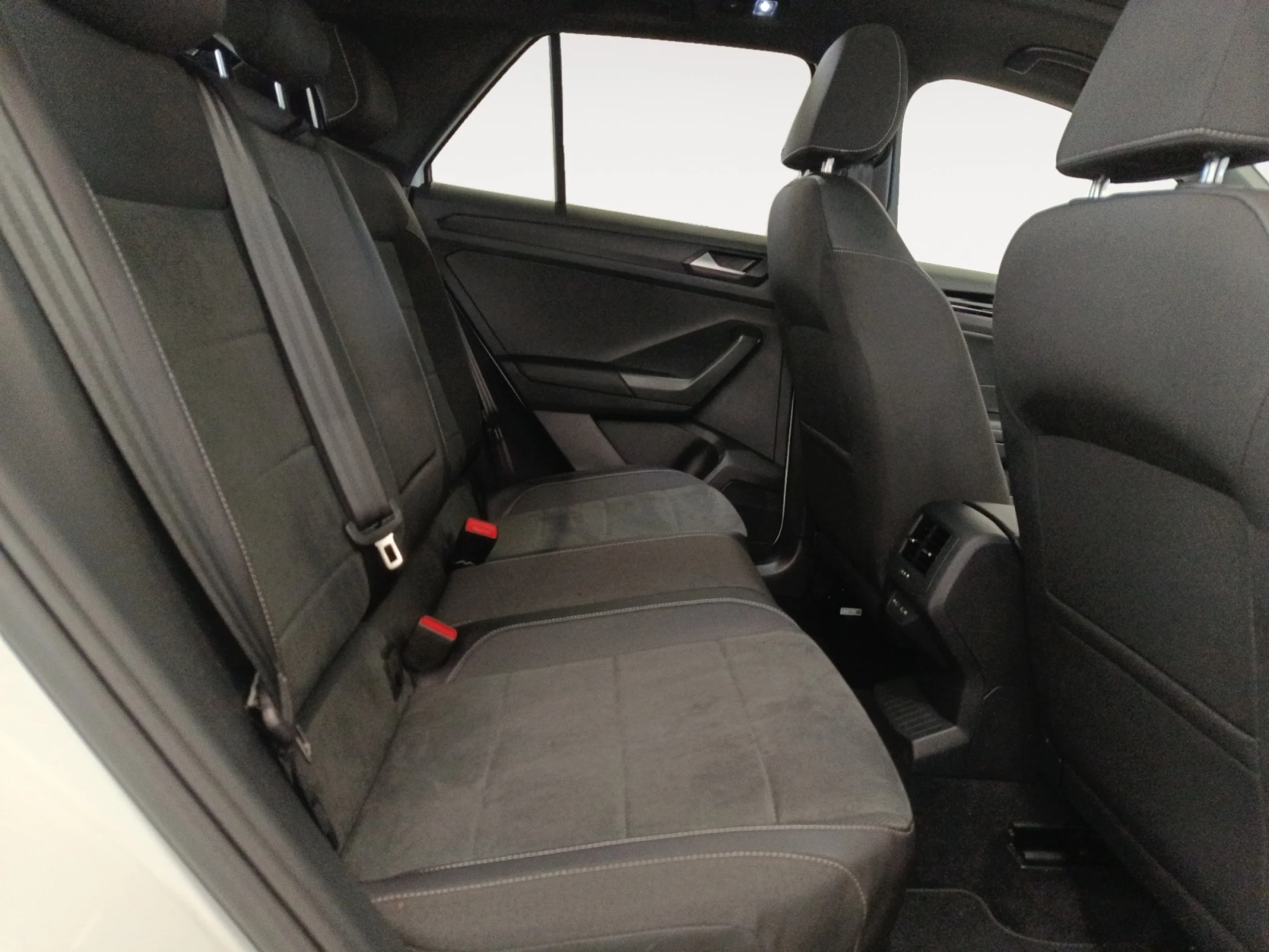 VOLKSWAGEN T ROC T ROC DARK LINE 1.5 TSI 110 KW (150 CV)  AUTOM TICO DSG 7 VEL. - Foto 6