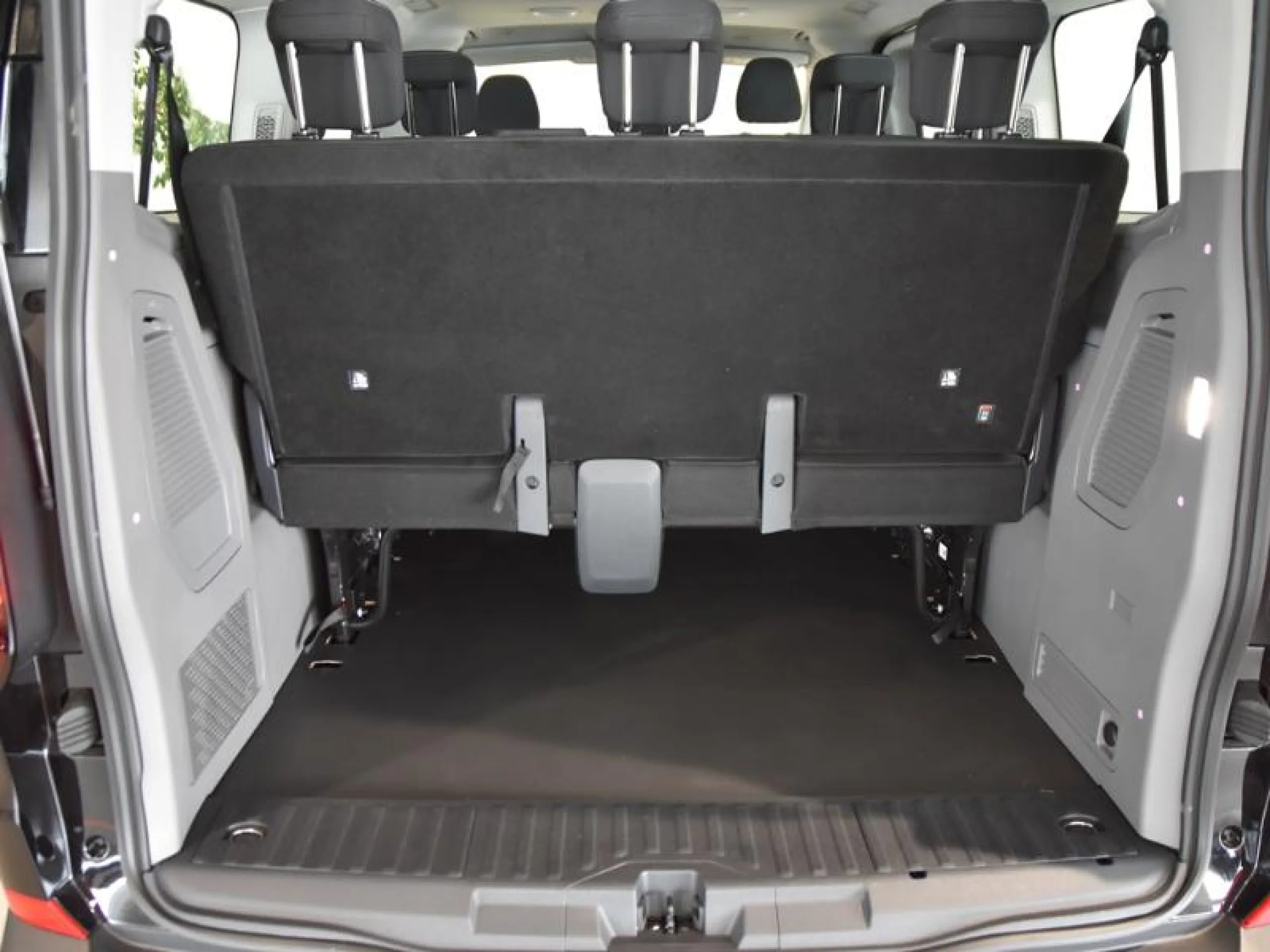 VOLKSWAGEN CARAVELLE CORTA 2.0 TDI 81 KW (110 CV) 6 VE - Foto 7